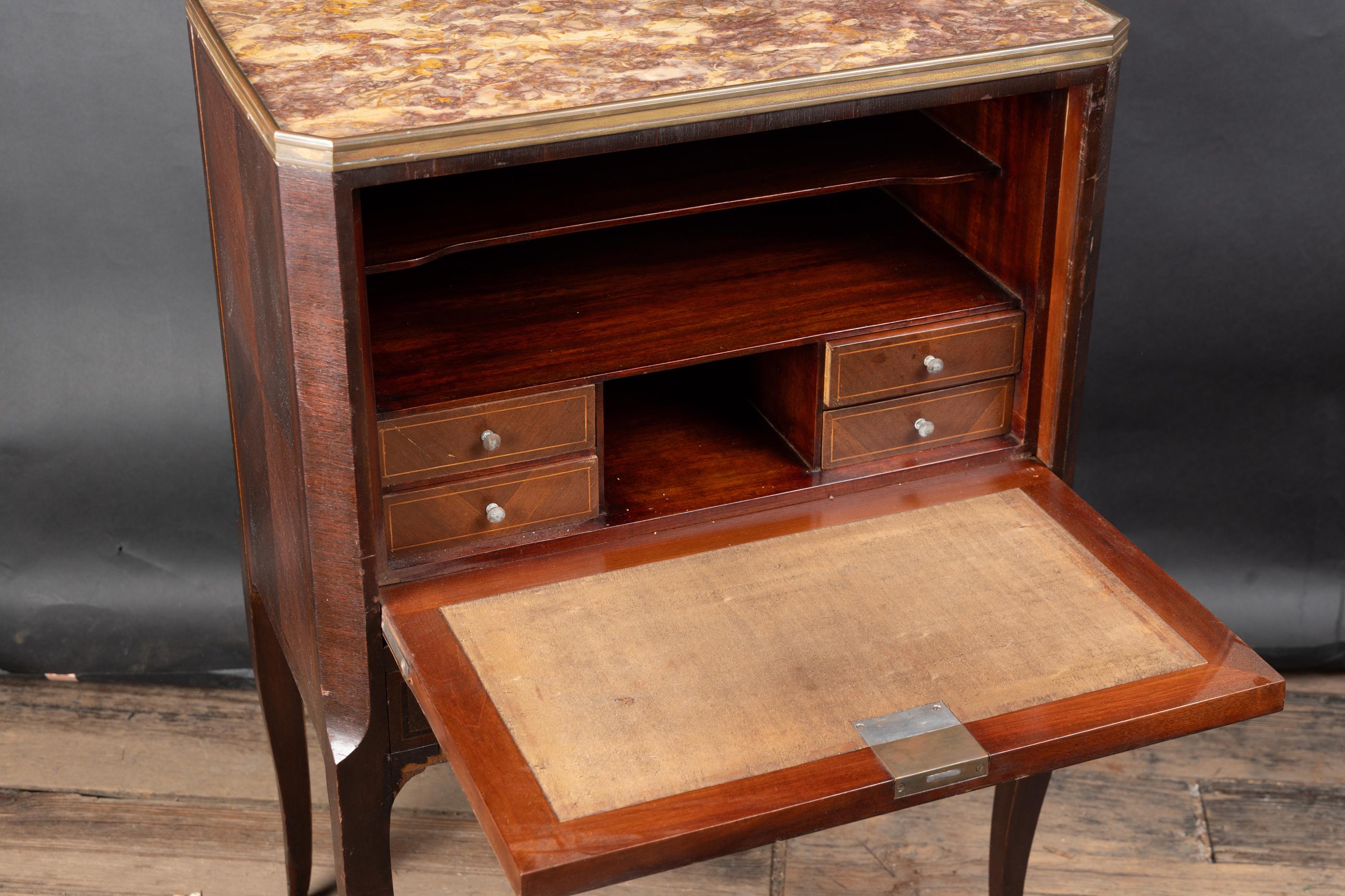 Secretaire a Abbatant en marbre du 19eme siecle, bureau a chute en vente 4