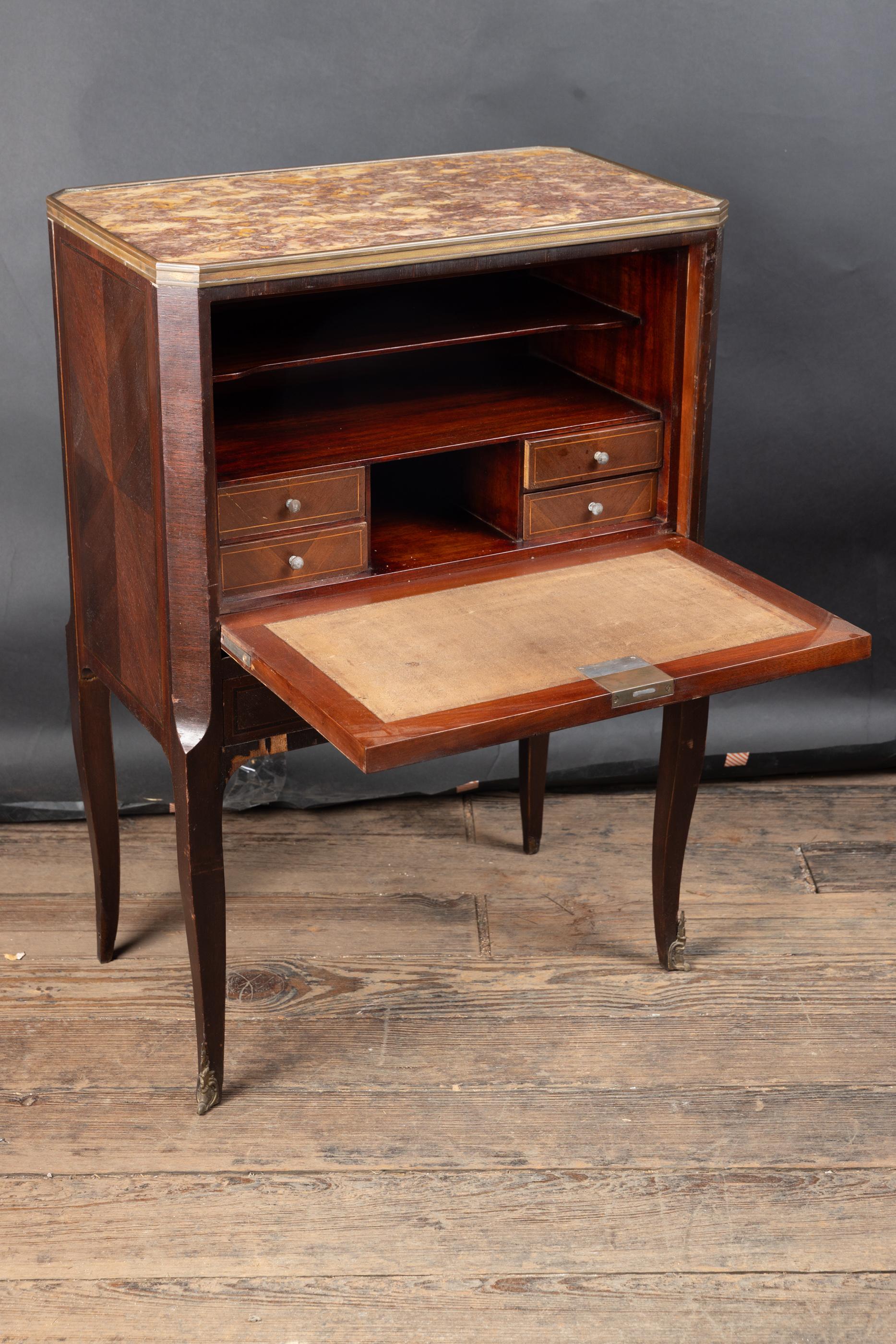 Secretaire a Abbatant en marbre du 19eme siecle, bureau a chute en vente 5