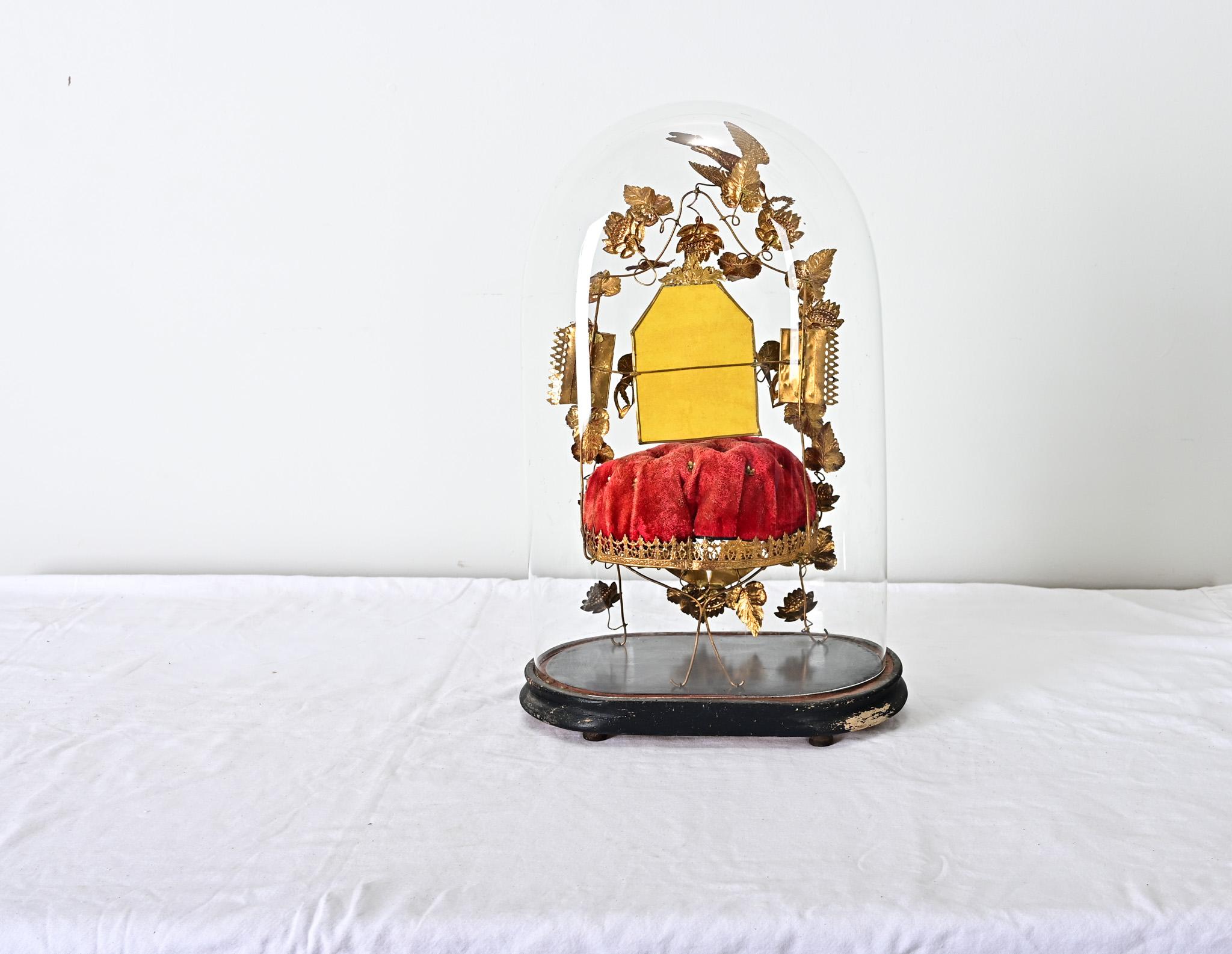French 19th Century Marriage Dome on Stand In Good Condition For Sale In Baton Rouge, LA