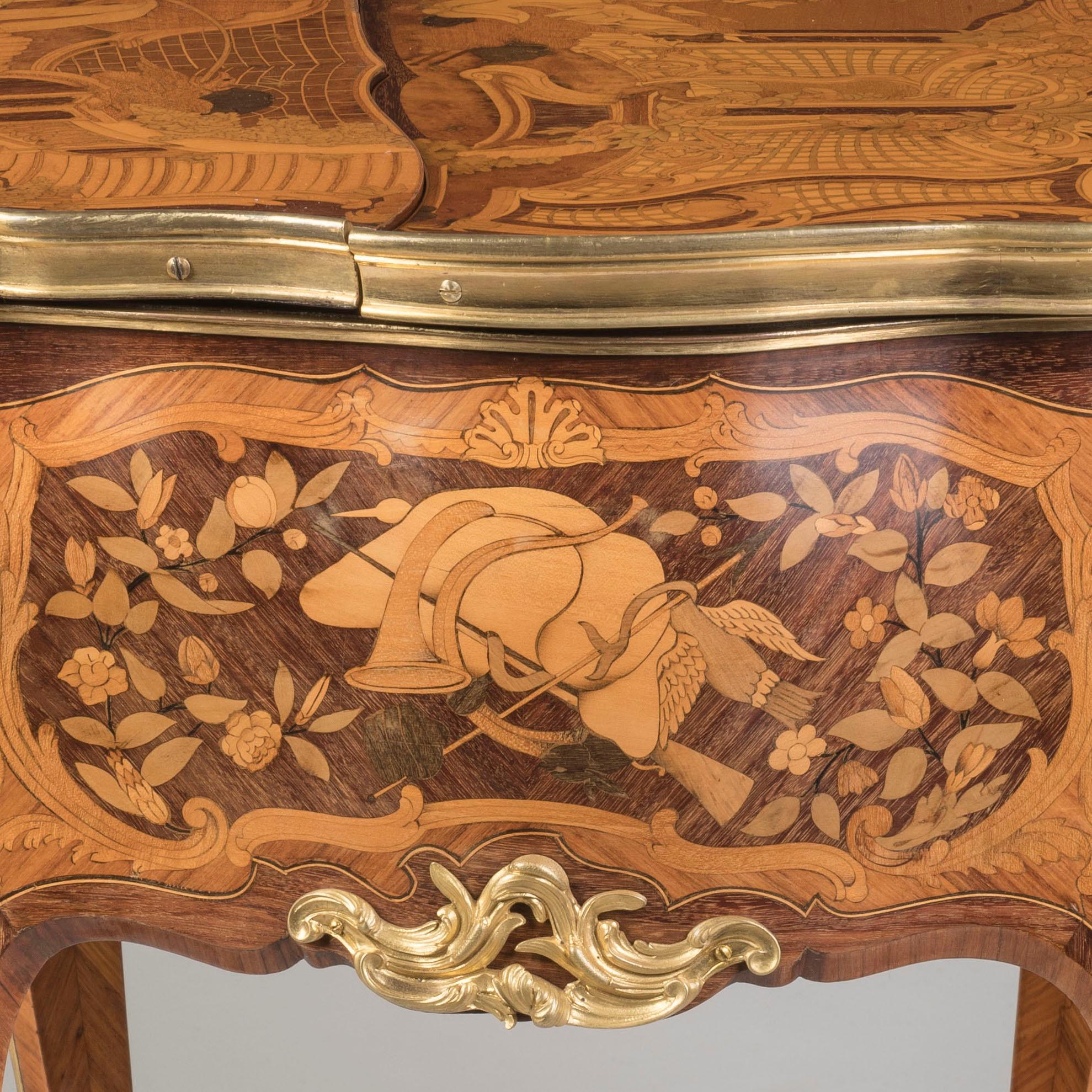 Table mécanique à la Bourgogne du 19e siècle, à la manière d'Oeben en vente 3
