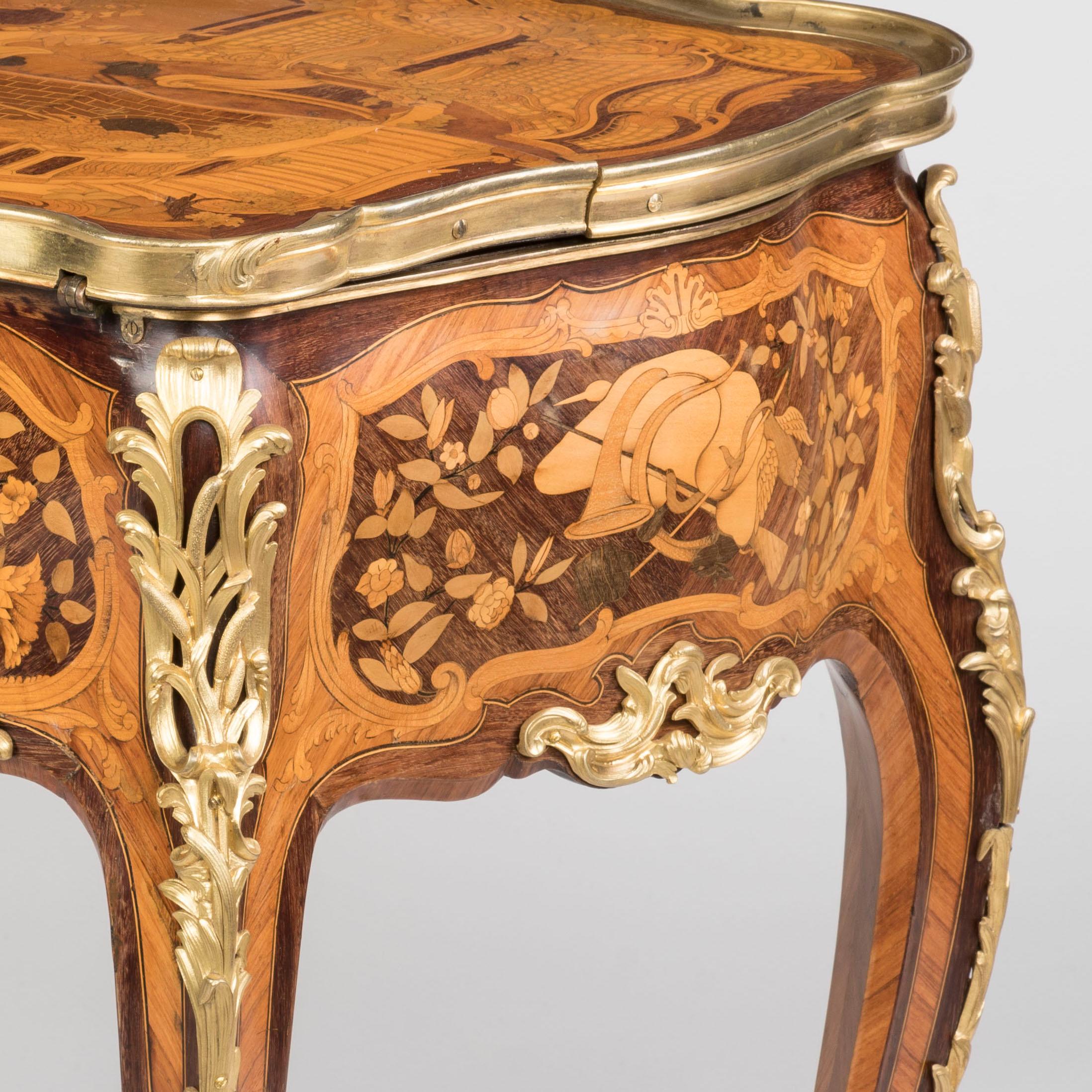 Table mécanique à la Bourgogne du 19e siècle, à la manière d'Oeben en vente 4