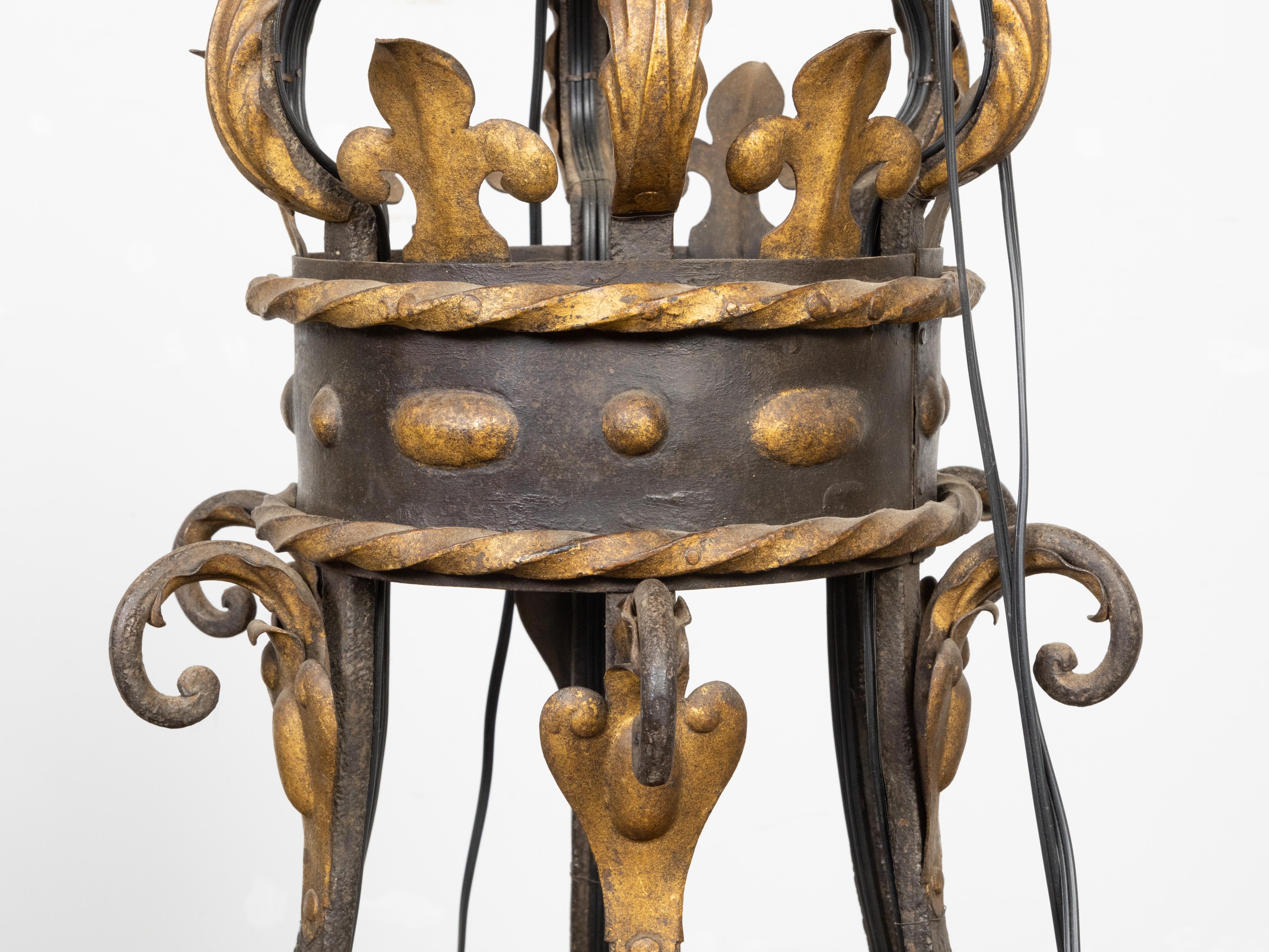French 19th Century Metal 12-Light Crown Chandelier with Gilded Accents For Sale 3