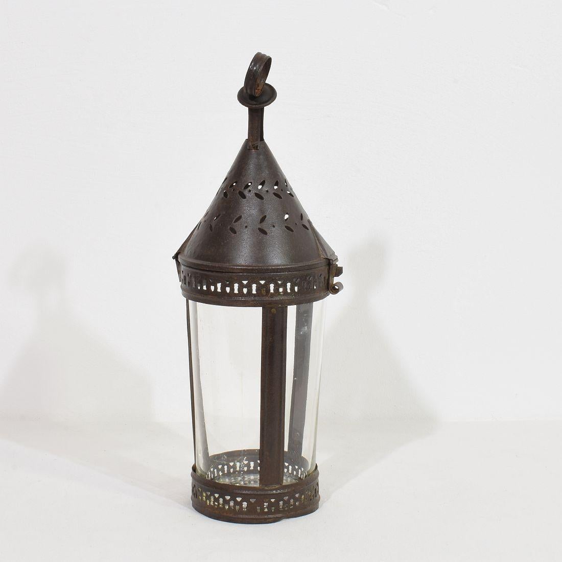 Französisch, 19. Jahrhundert Metall-Laterne im Zustand „Gut“ im Angebot in Buisson, FR