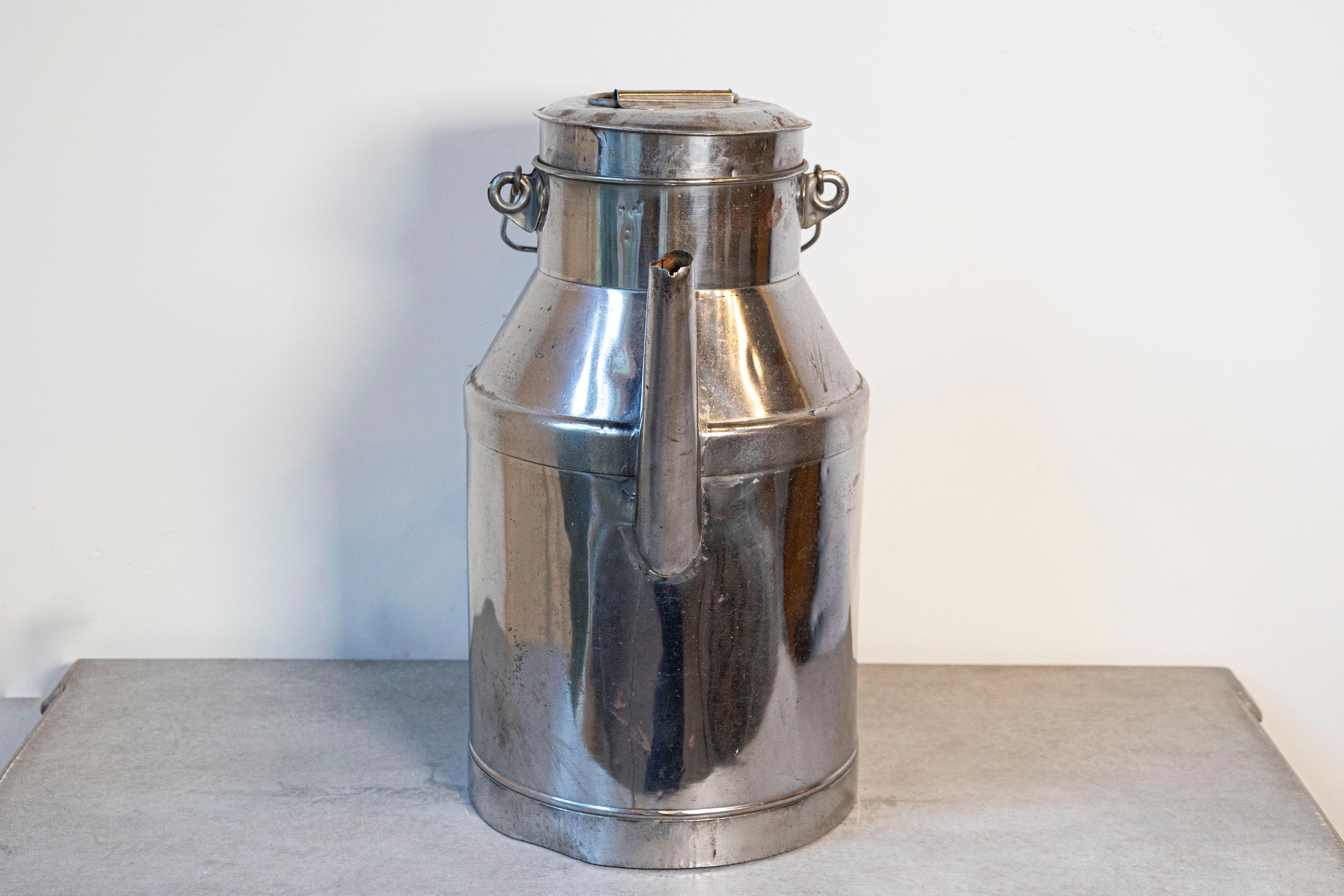 Français Canne à lait française du 19ème siècle avec manche long et poignée en bois en vente