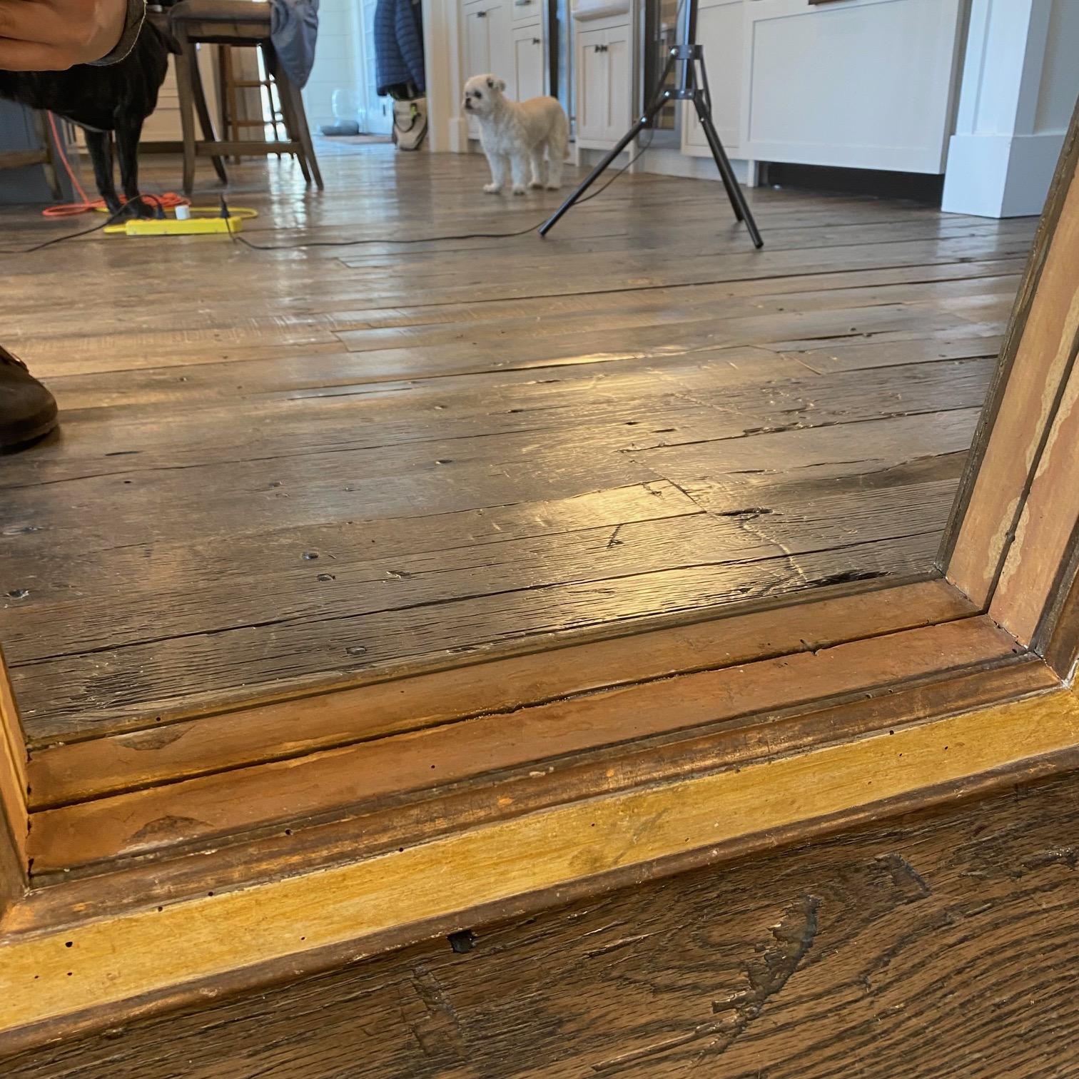 Miroir français du 19ème siècle avec peinture dorée d'origine et crête Regency en vente 2