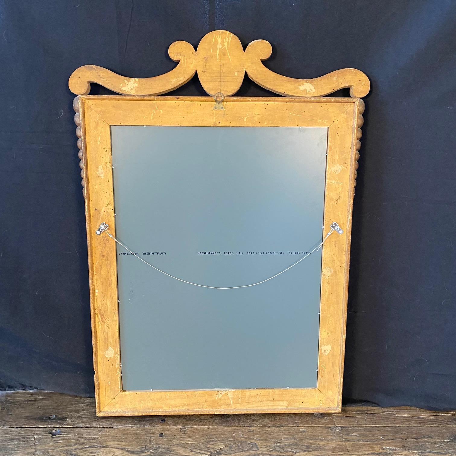 Miroir français du 19ème siècle avec peinture dorée d'origine et crête Regency en vente 3