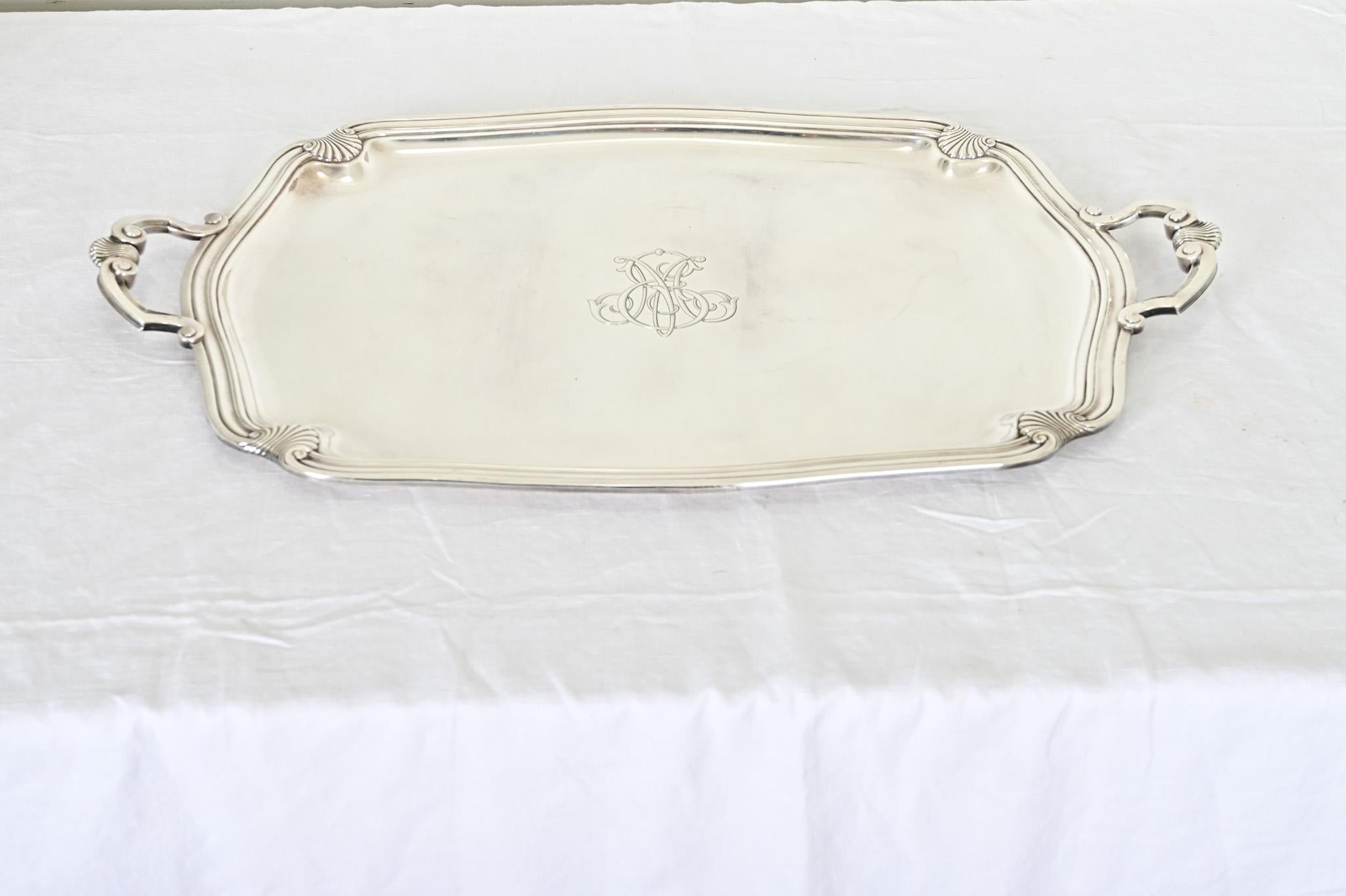Autre Plateau français du 19ème siècle en métal argenté monogrammé en vente