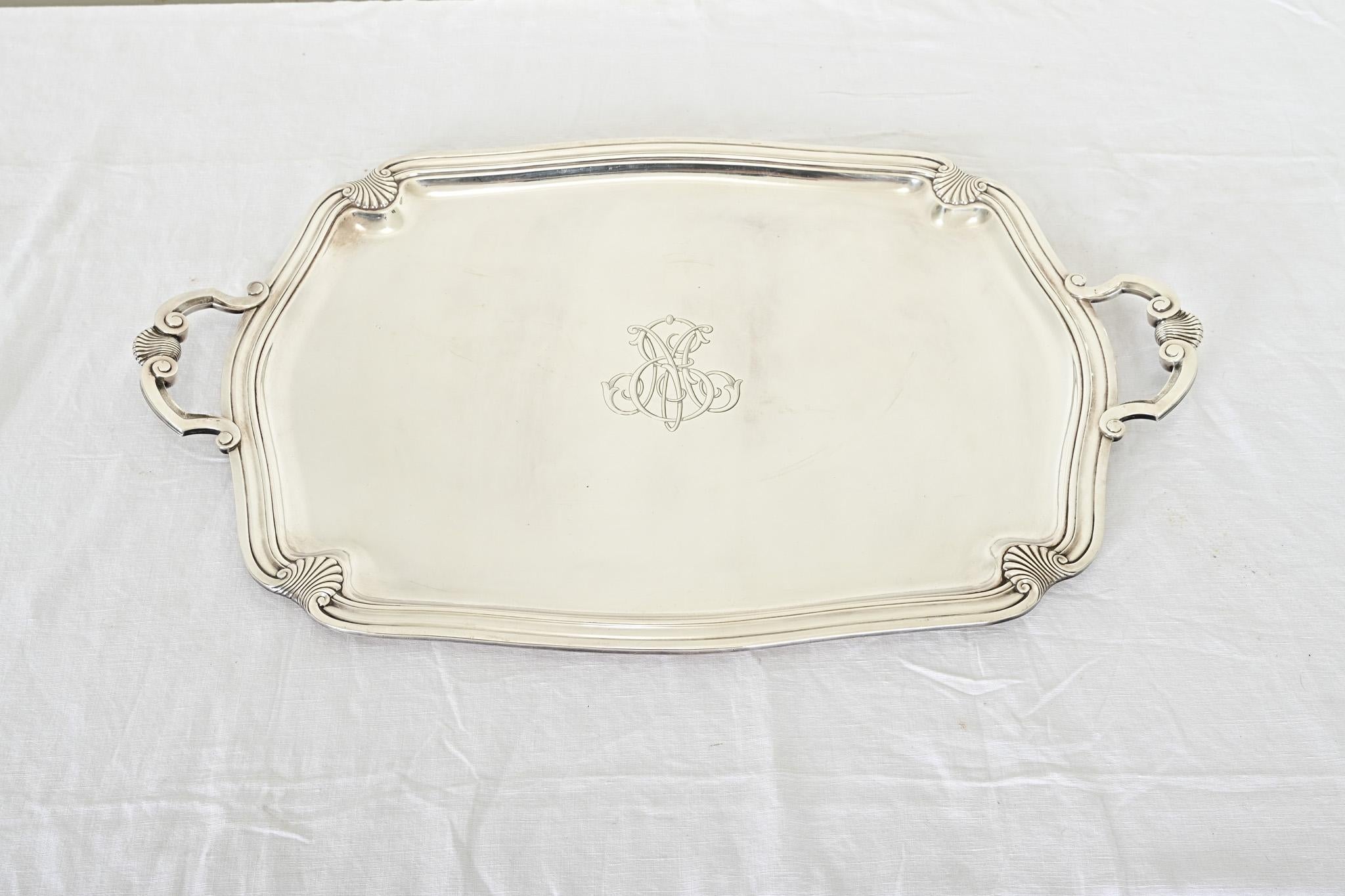 Français Plateau français du 19ème siècle en métal argenté monogrammé en vente