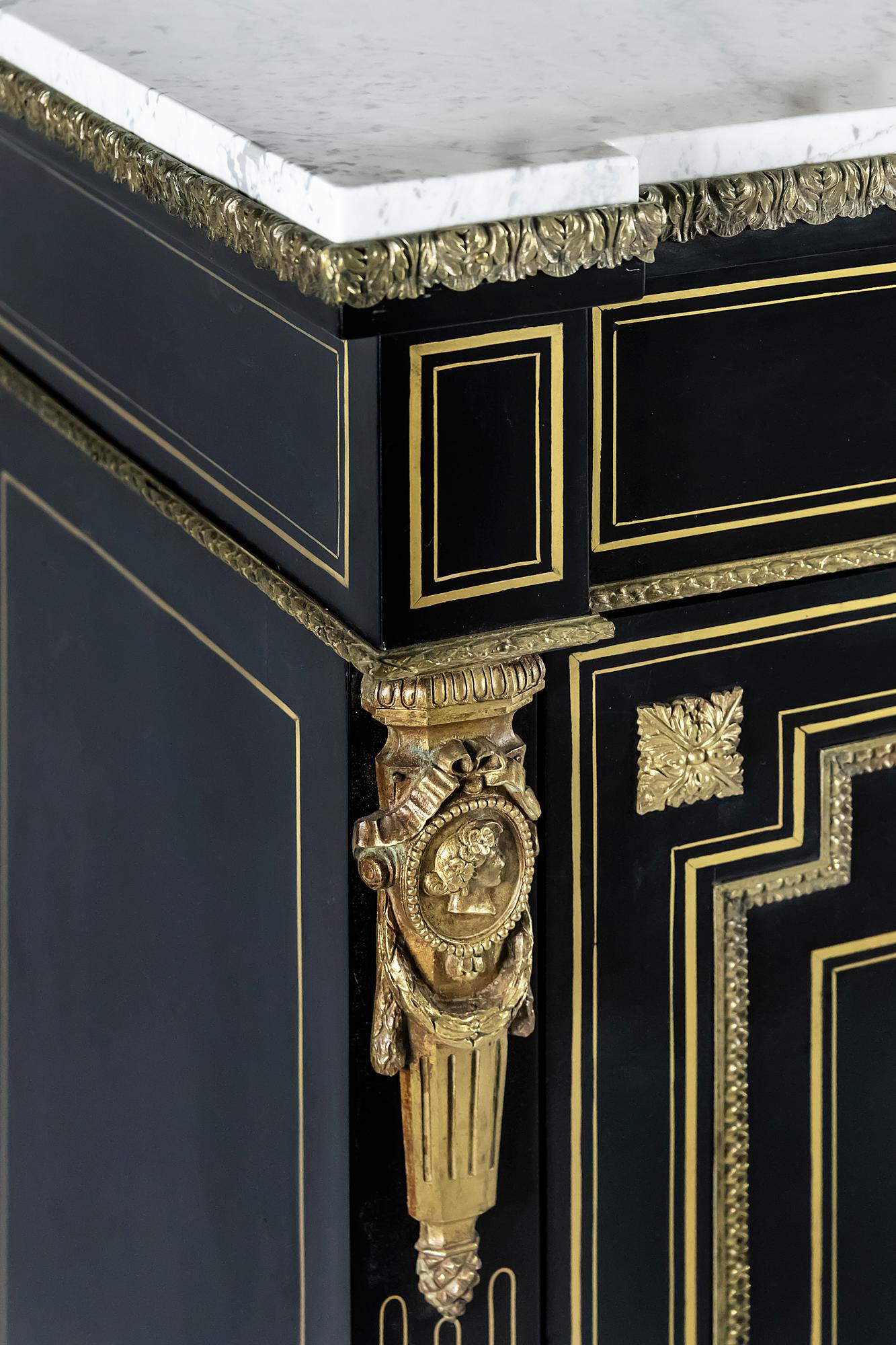 XIXe siècle Cabinet Napoléon III français du 19ème siècle en vente