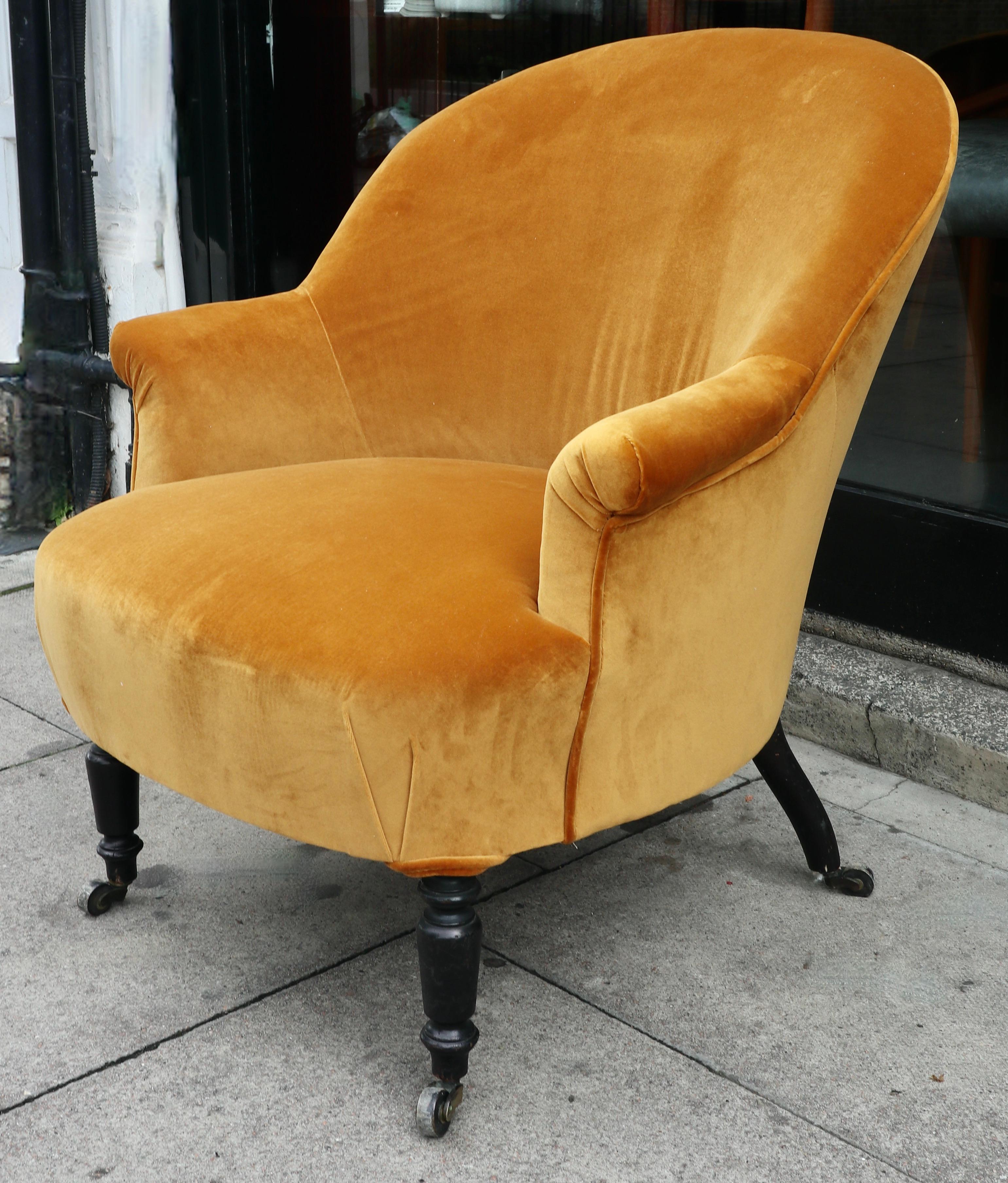  French 19th century Napoleon III crapaud armchair recovered in velvet For Sale 7