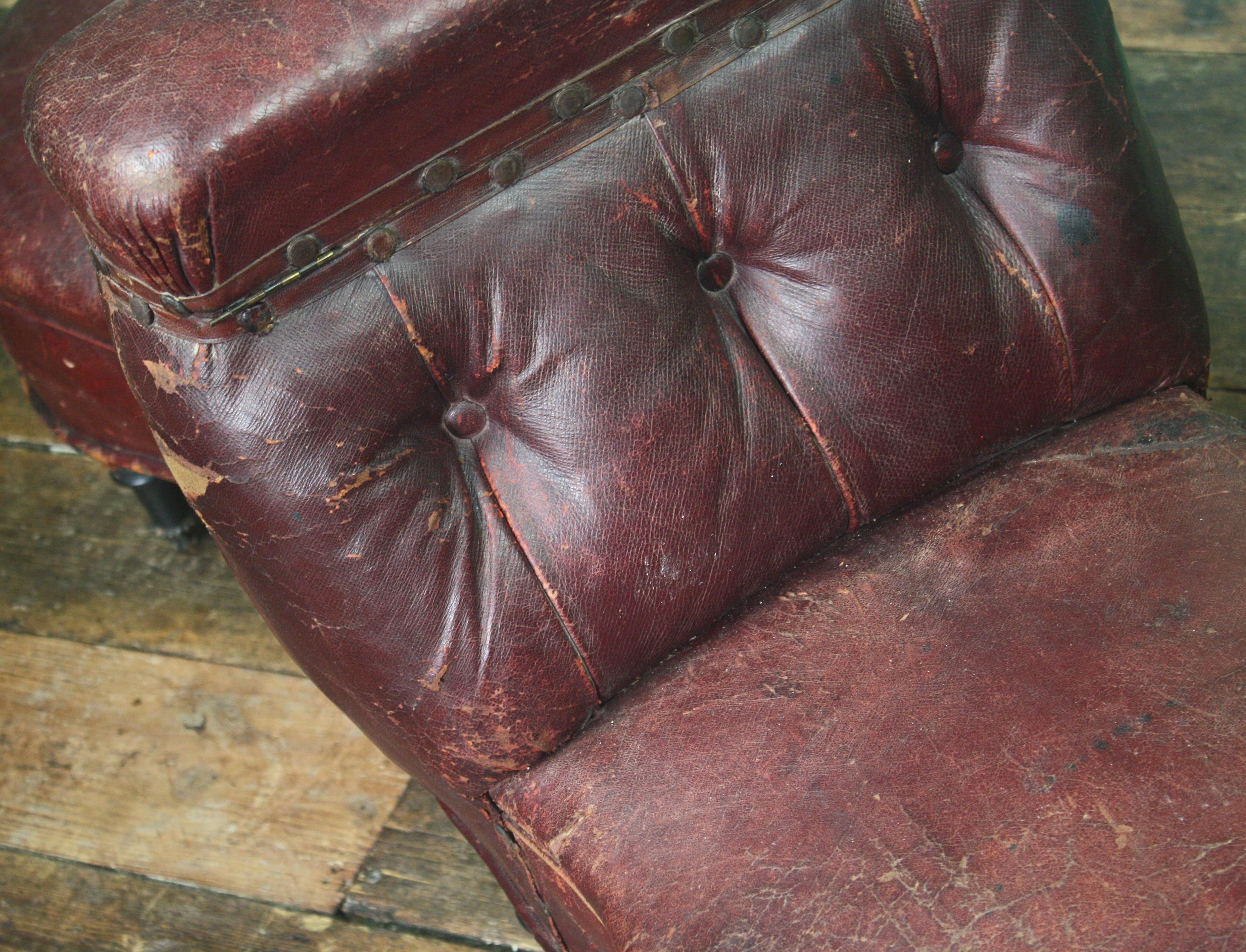 A rather curious double seated, maroon leather chair.
The chair sits on six turned ebonised legs terminating on castors.
The top of the backrest has a hinged compartment
Late 19th century in age, likely to be French in origin.
The chair has some