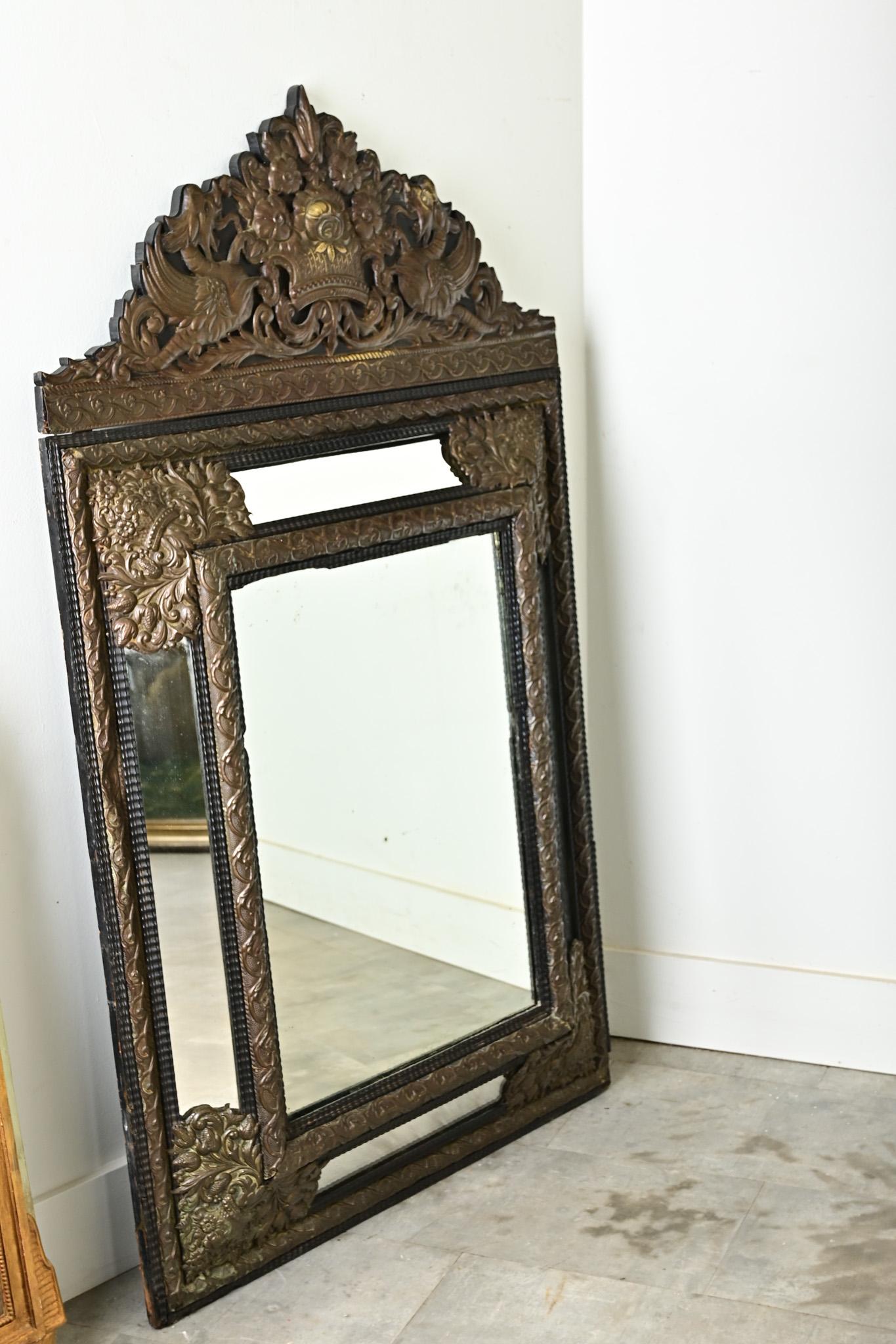 Repoussé Miroir à coussin Napoléon III du 19ème siècle