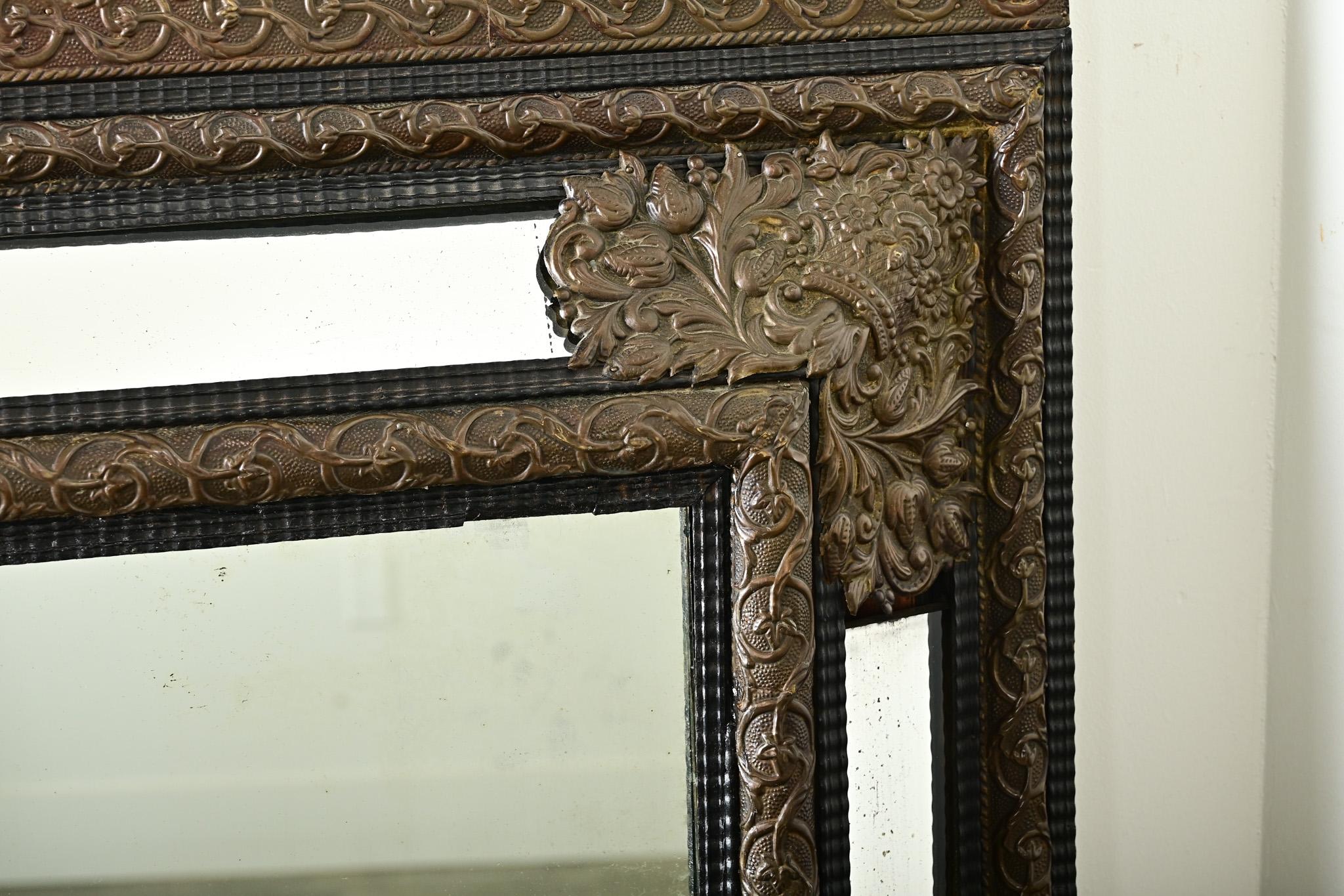 Miroir à coussin Napoléon III du 19ème siècle Bon état à Baton Rouge, LA