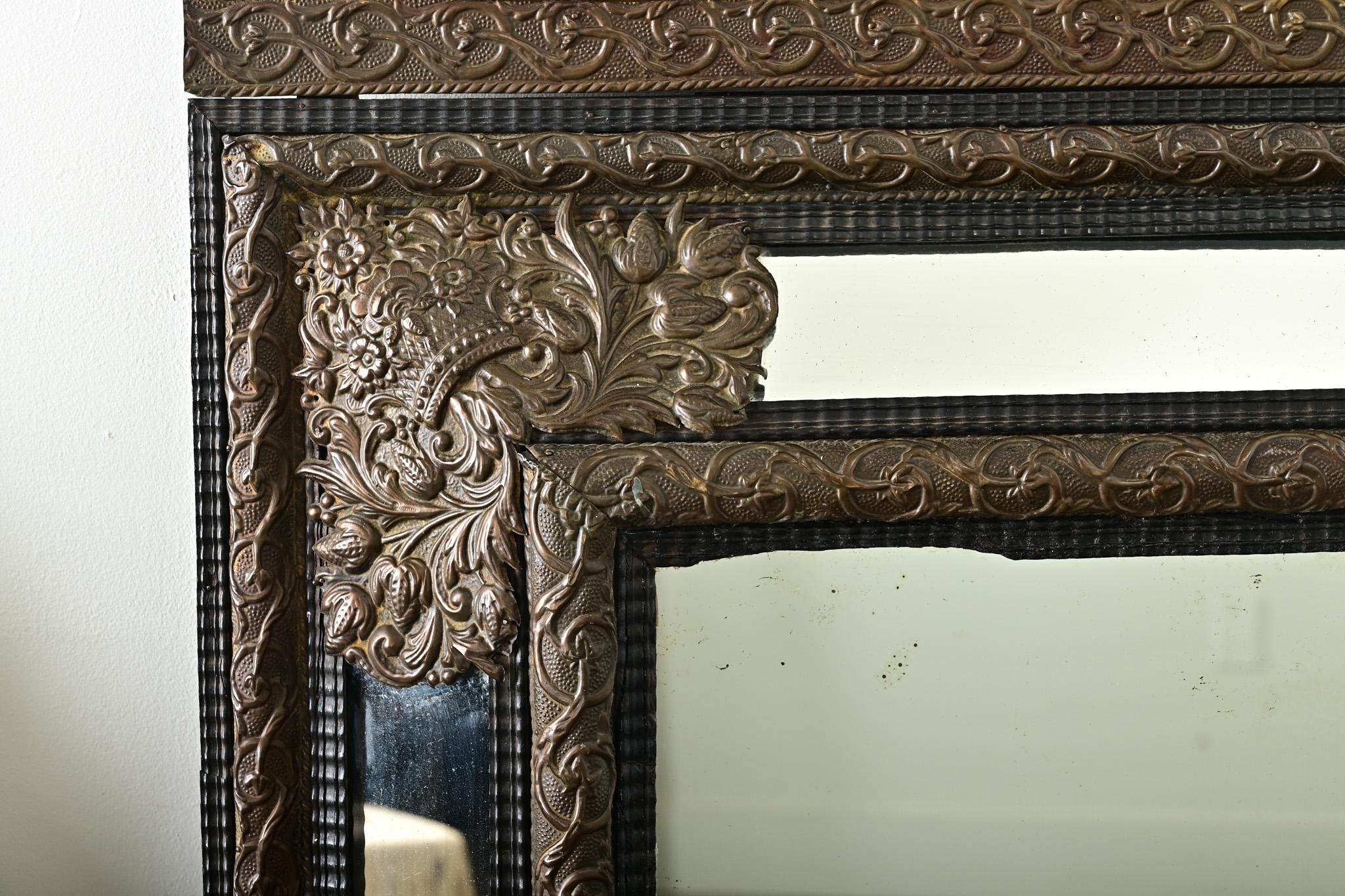 Métal Miroir à coussin Napoléon III du 19ème siècle