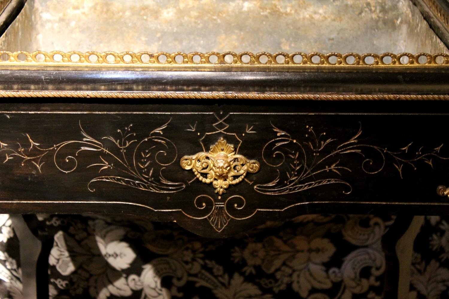 French 19th Century Napoleon III Ebonized and Gilt Bronze Planter Table 9