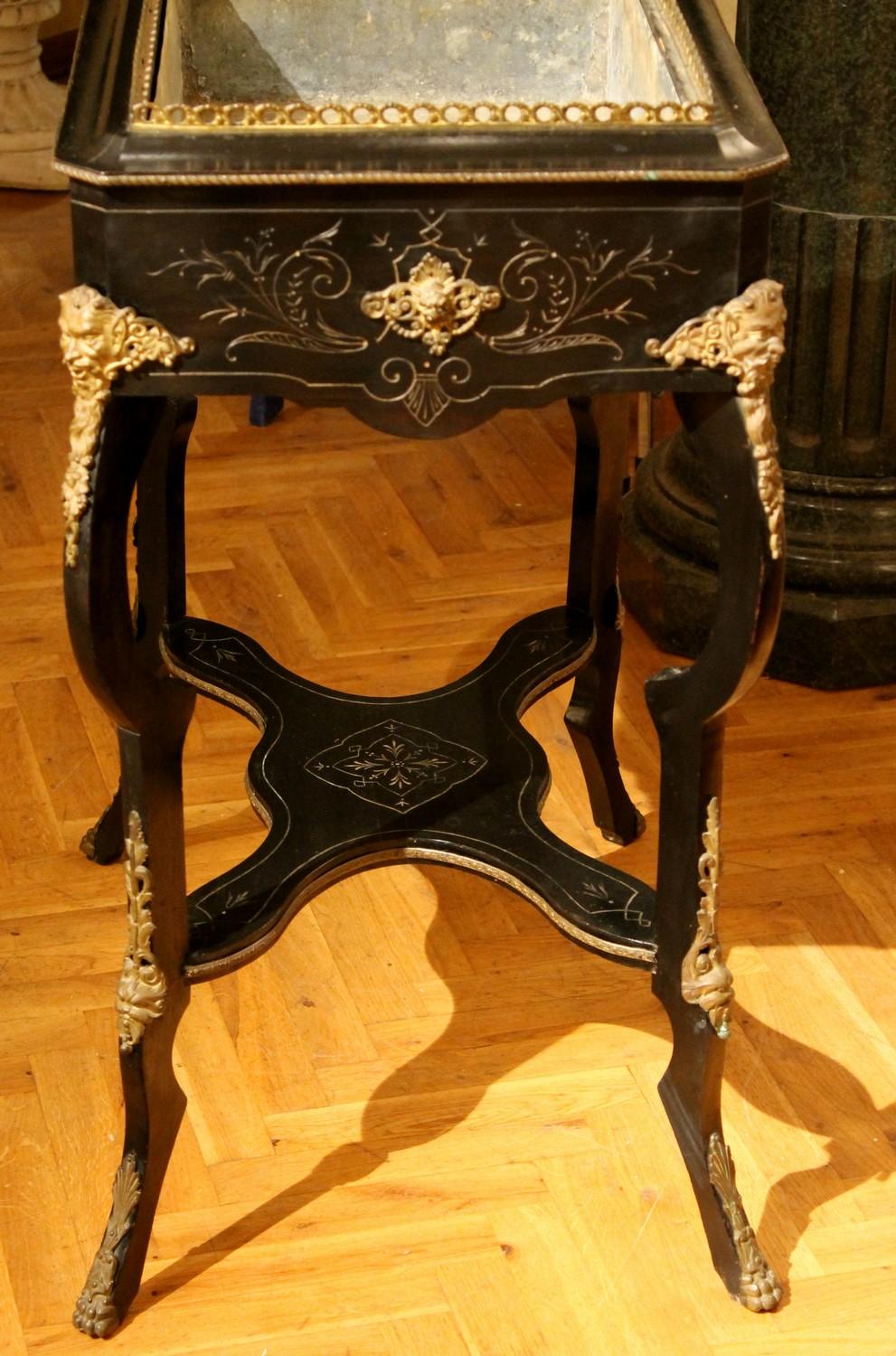 French 19th Century Napoleon III Ebonized and Gilt Bronze Planter Table In Good Condition In Firenze, IT