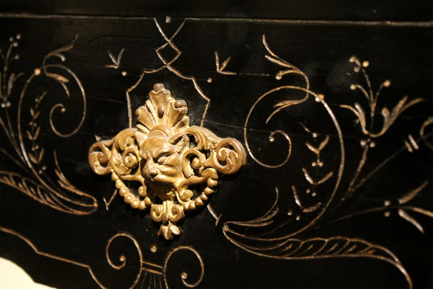 French 19th Century Napoleon III Ebonized and Gilt Bronze Planter Table 3