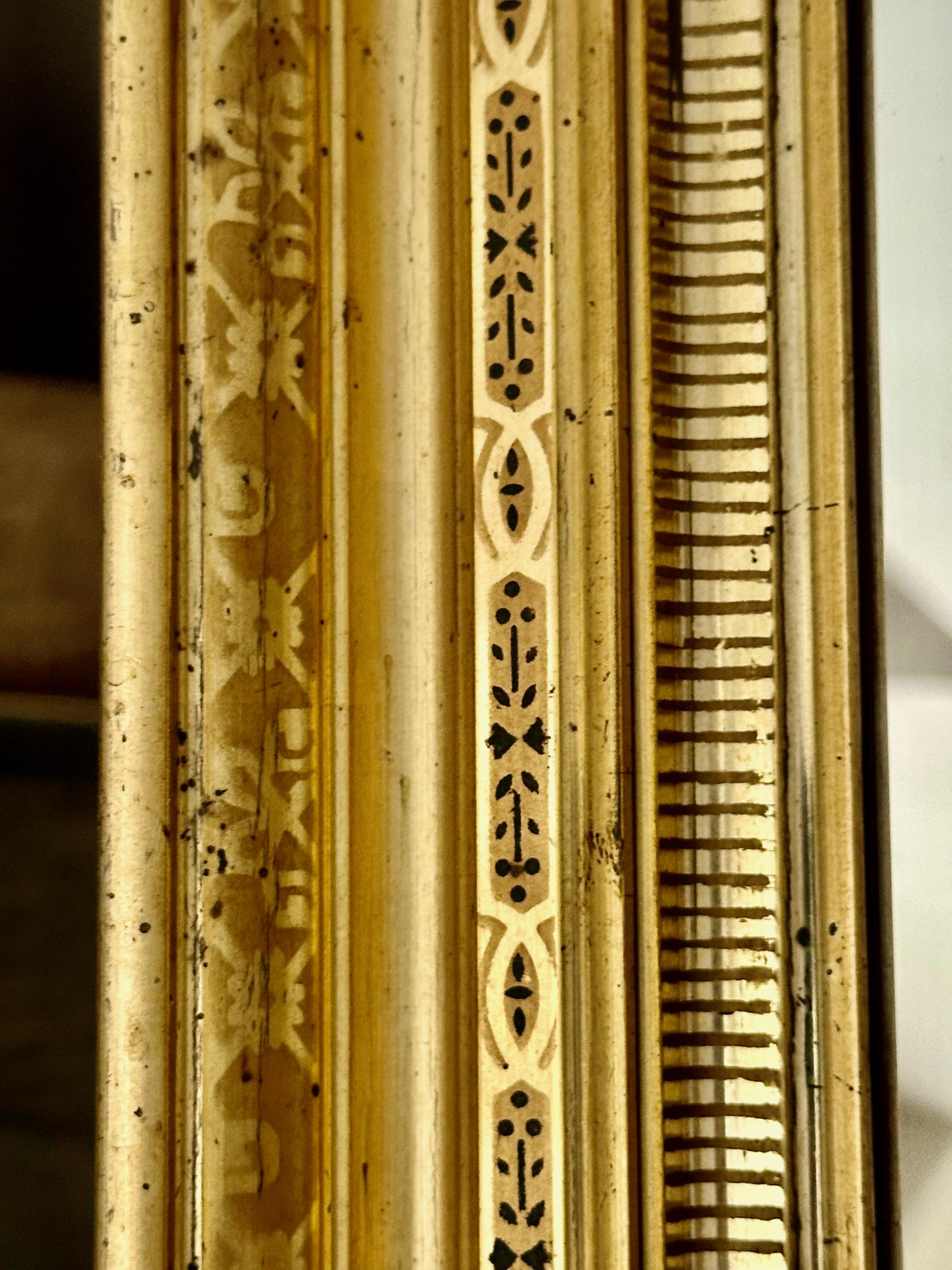 Espejo de pared francés de madera dorada Napoleón III del siglo XIX en venta 7