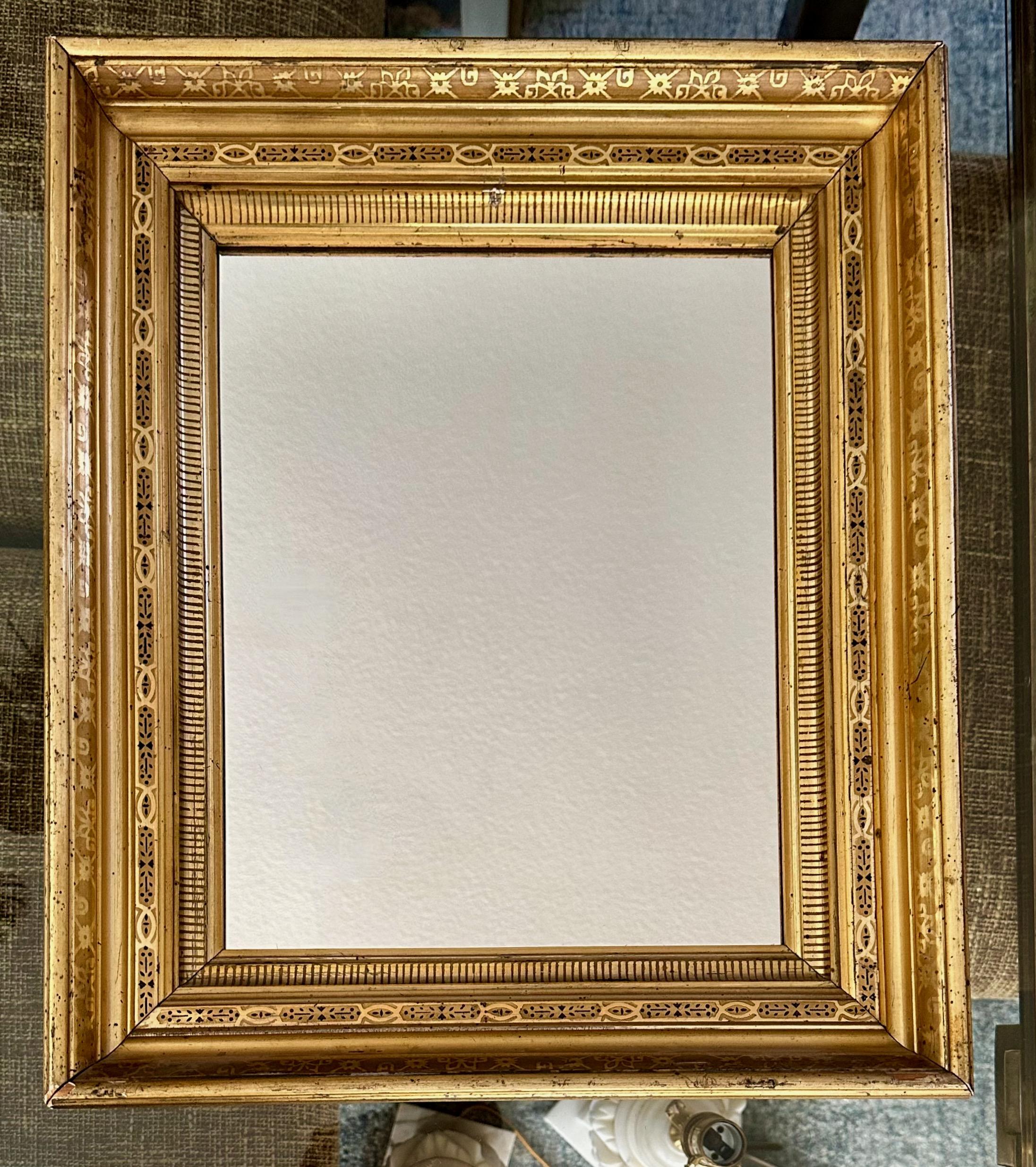 Espejo de pared rectangular de madera dorada de menor tamaño, Napoleón 111 francés de finales del XIX. 
19