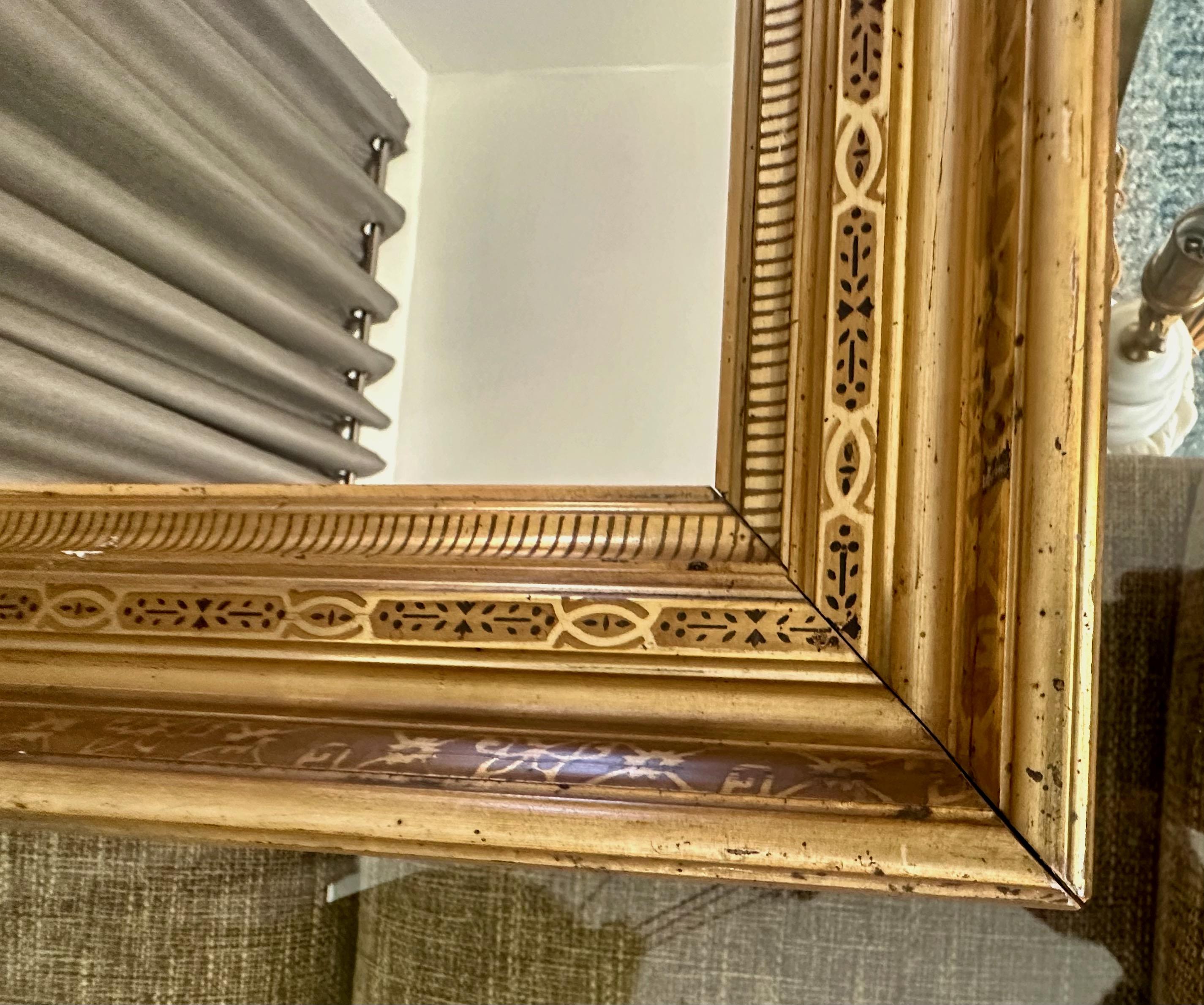 Espejo de pared francés de madera dorada Napoleón III del siglo XIX en venta 3