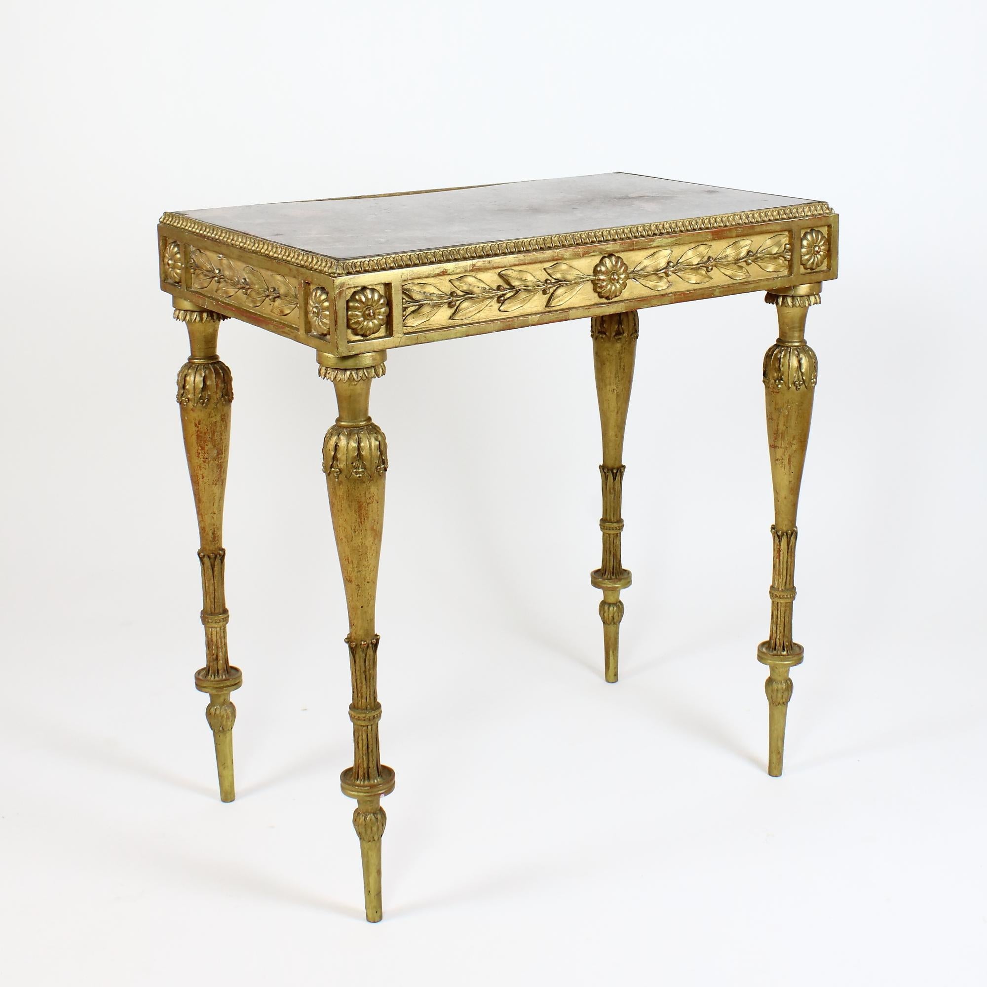 Français Table centrale en bois doré du XIXe siècle de style Napoléon III / Louis XVI en vente