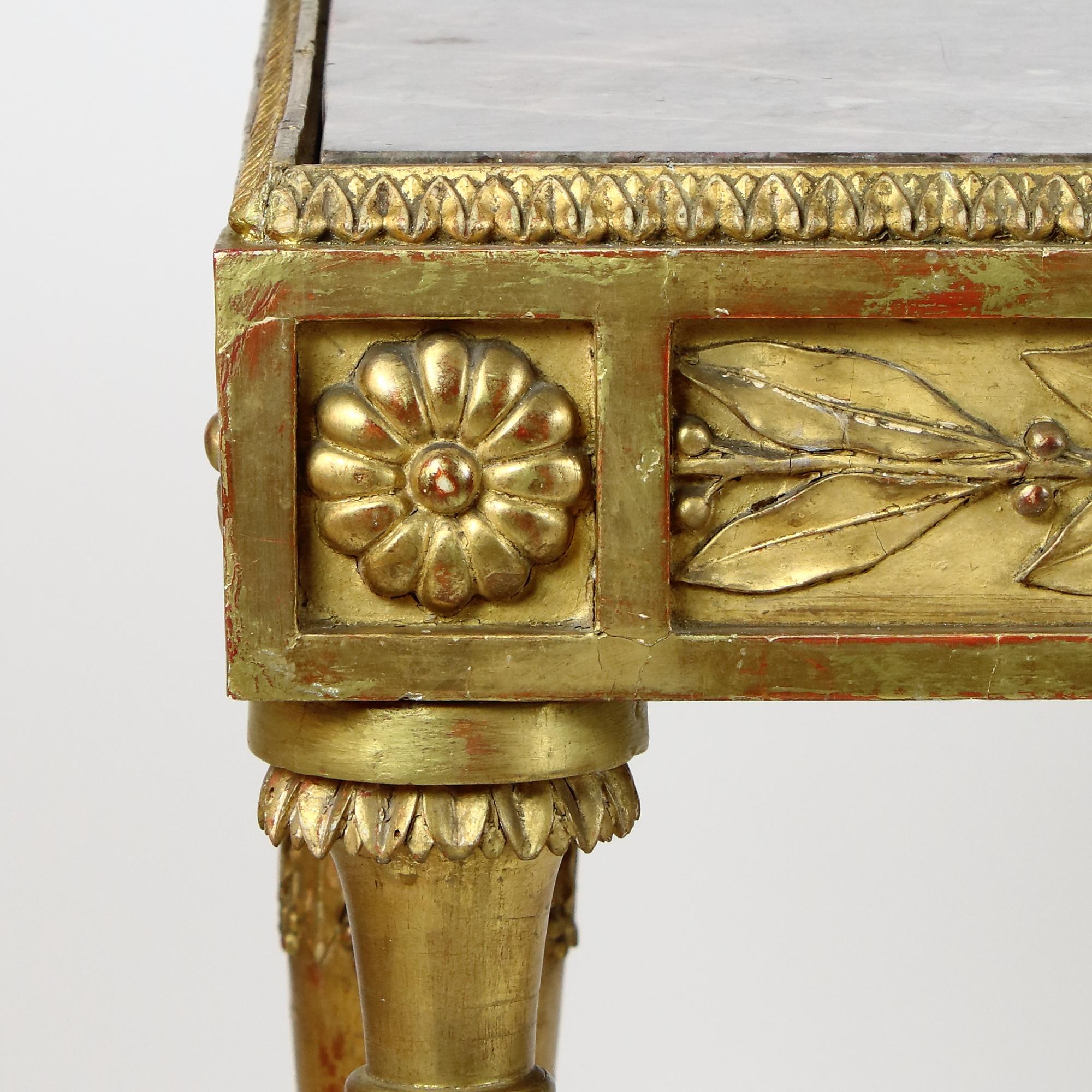 Table centrale en bois doré du XIXe siècle de style Napoléon III / Louis XVI en vente 2