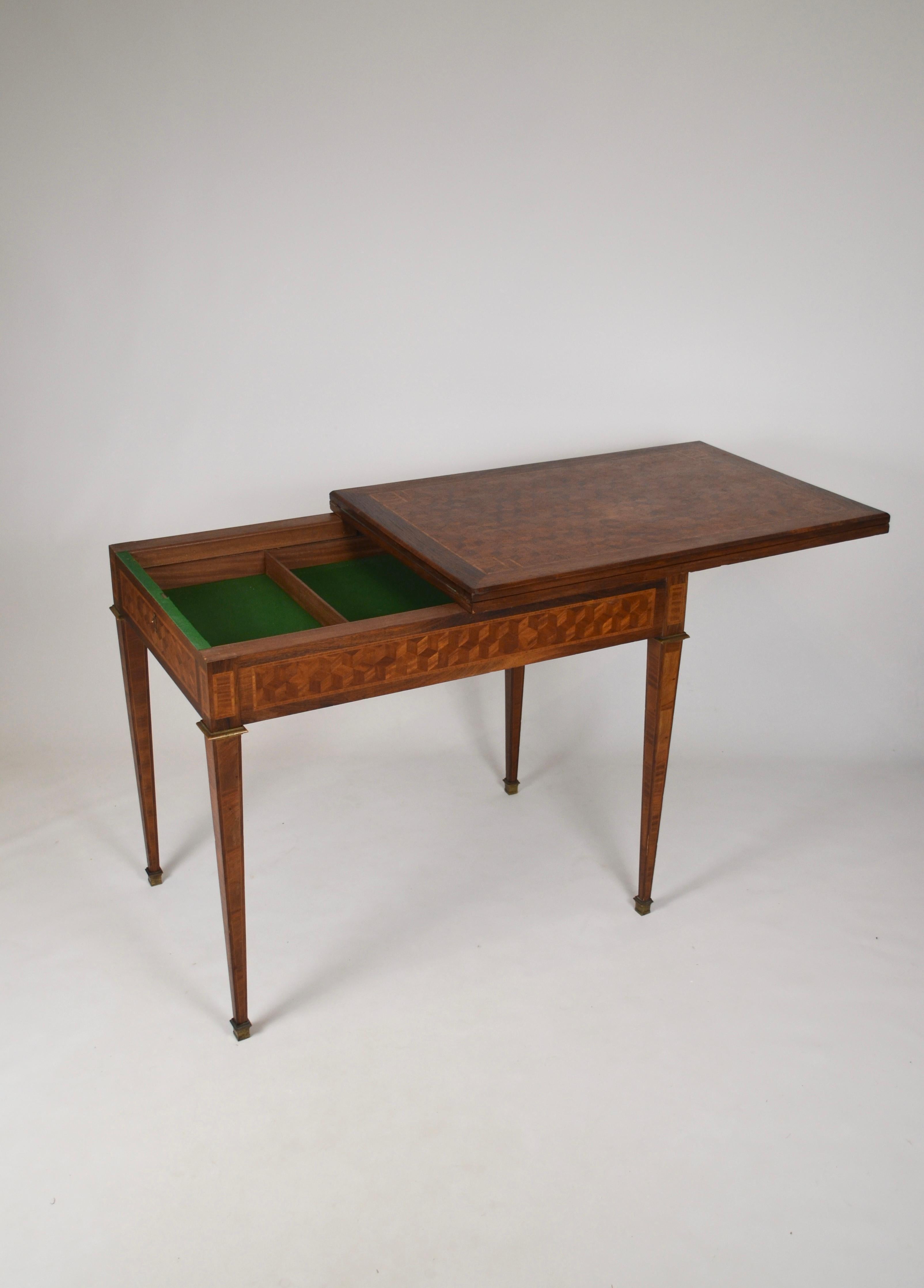 French 19th Century Napoleon III Parquetry Game Table In Good Condition For Sale In Marinha Grande, PT