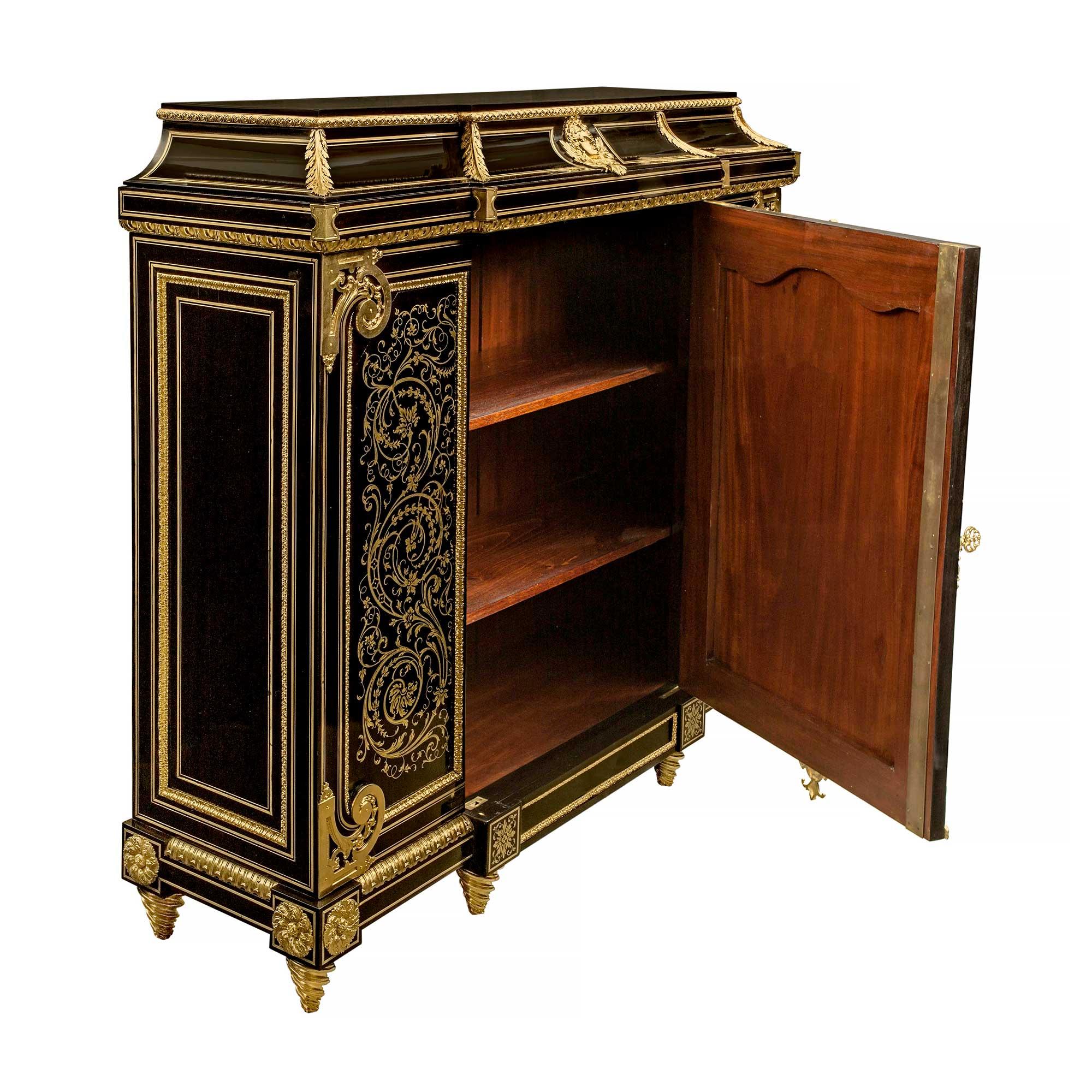 Français Cabinet à hauteur d'appui français Napoléon III du 19ème siècle, période Boulle en vente