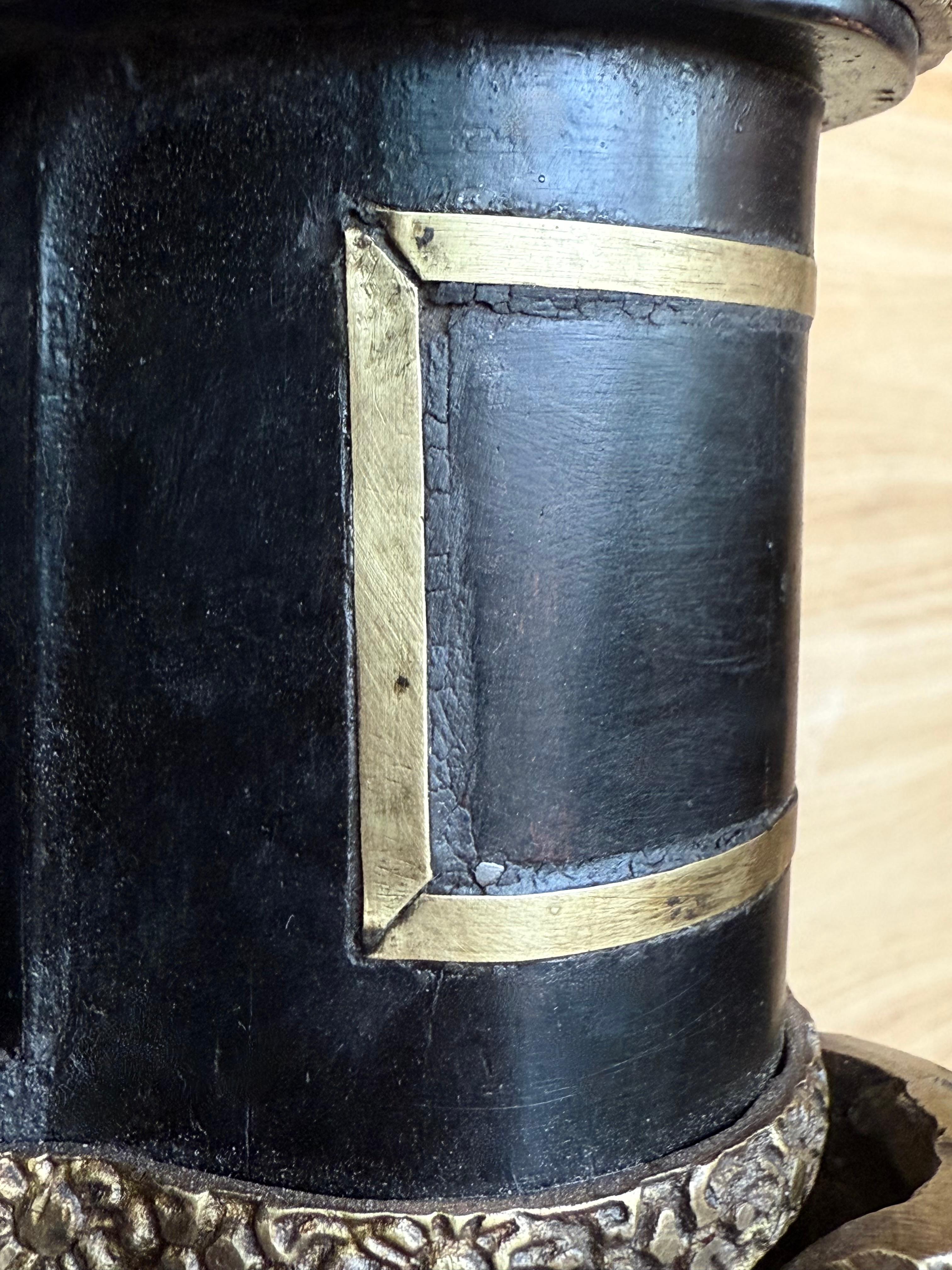 Mobile francese del XIX secolo del periodo di Napoleone III con intarsi in metallo in vendita 8