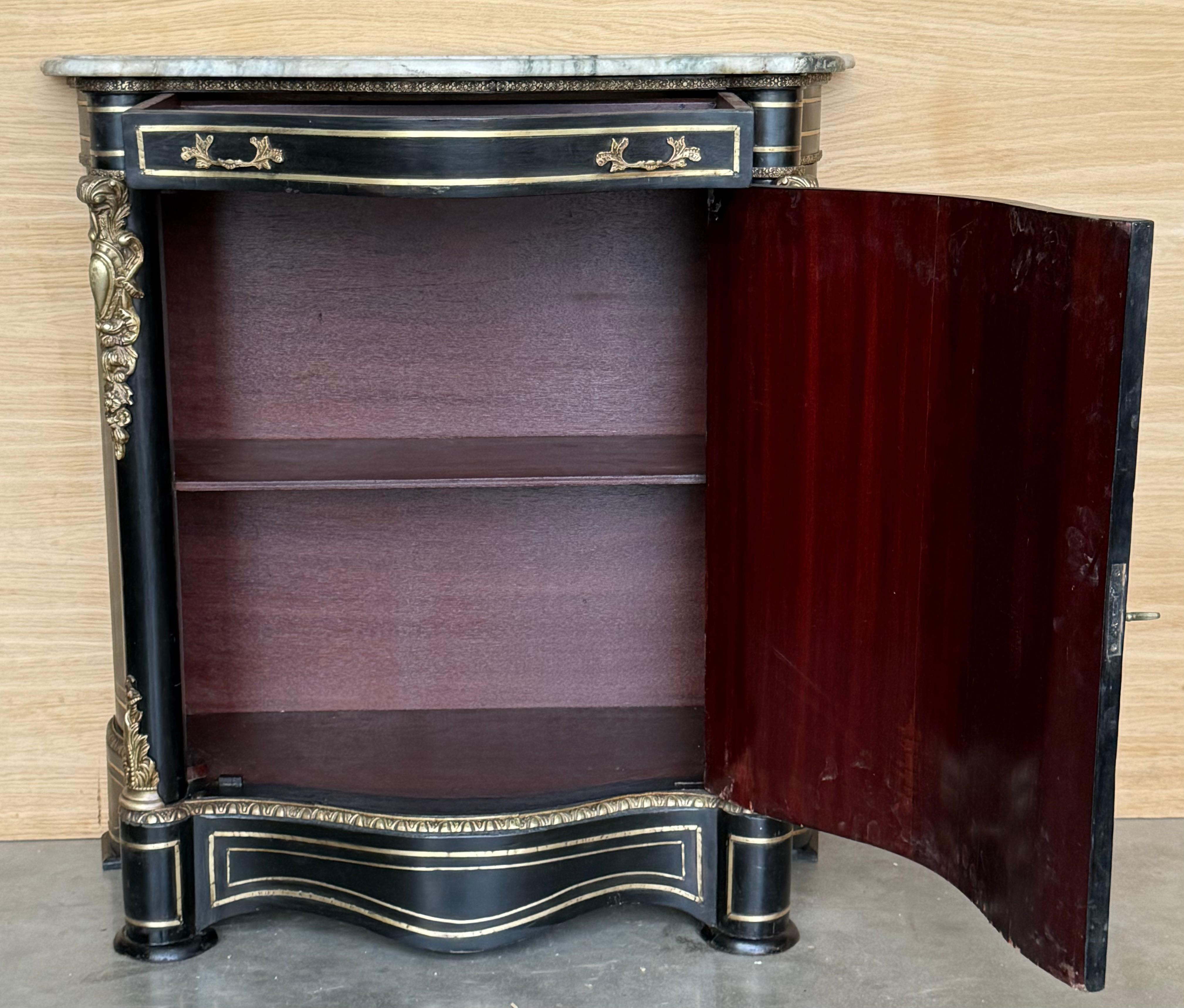 Mobile francese del XIX secolo del periodo di Napoleone III con intarsi in metallo in vendita 1