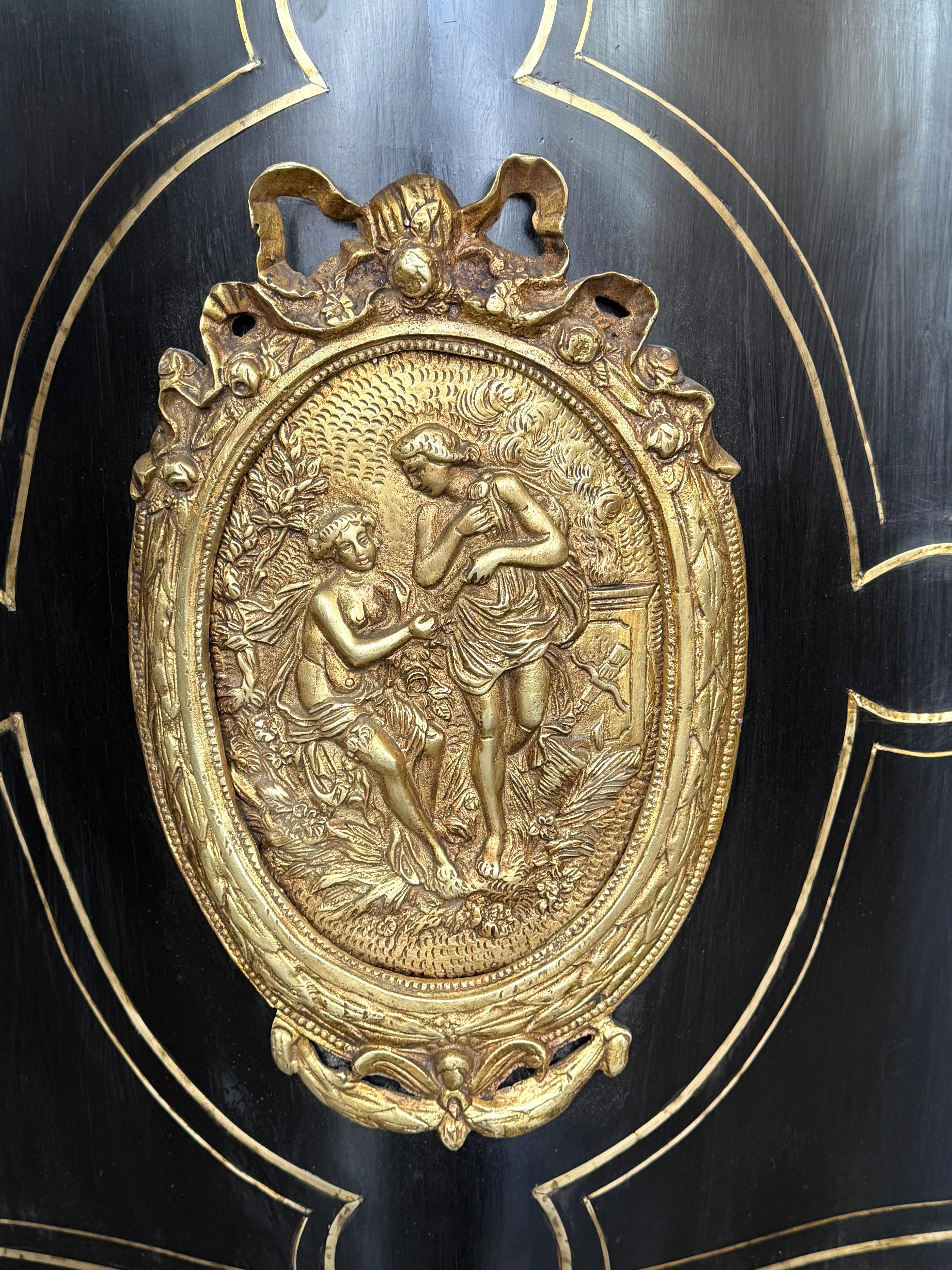 Mobile francese del XIX secolo del periodo di Napoleone III con intarsi in metallo in vendita 2