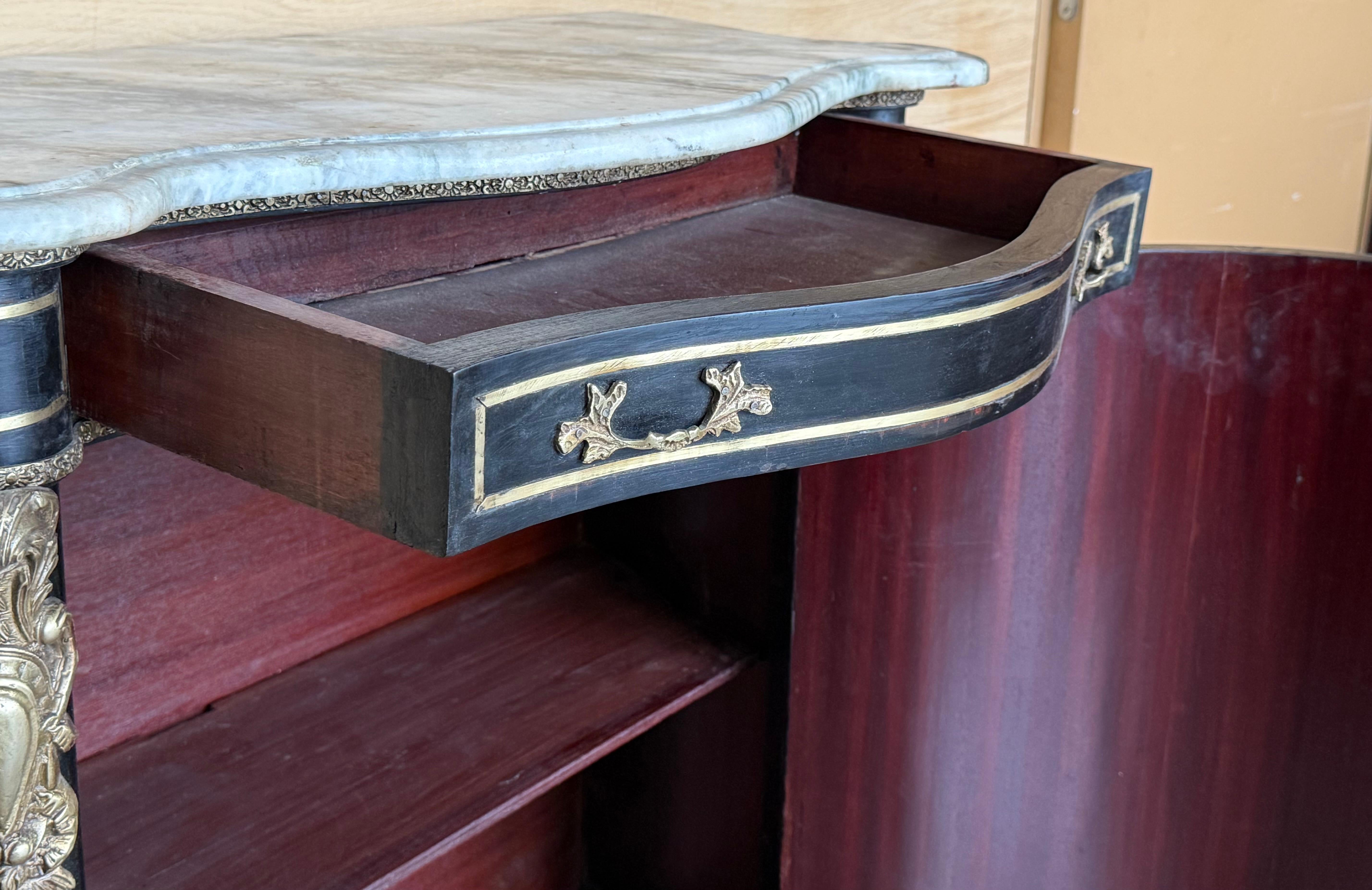 Mobile francese del XIX secolo del periodo di Napoleone III con intarsi in metallo in vendita 3