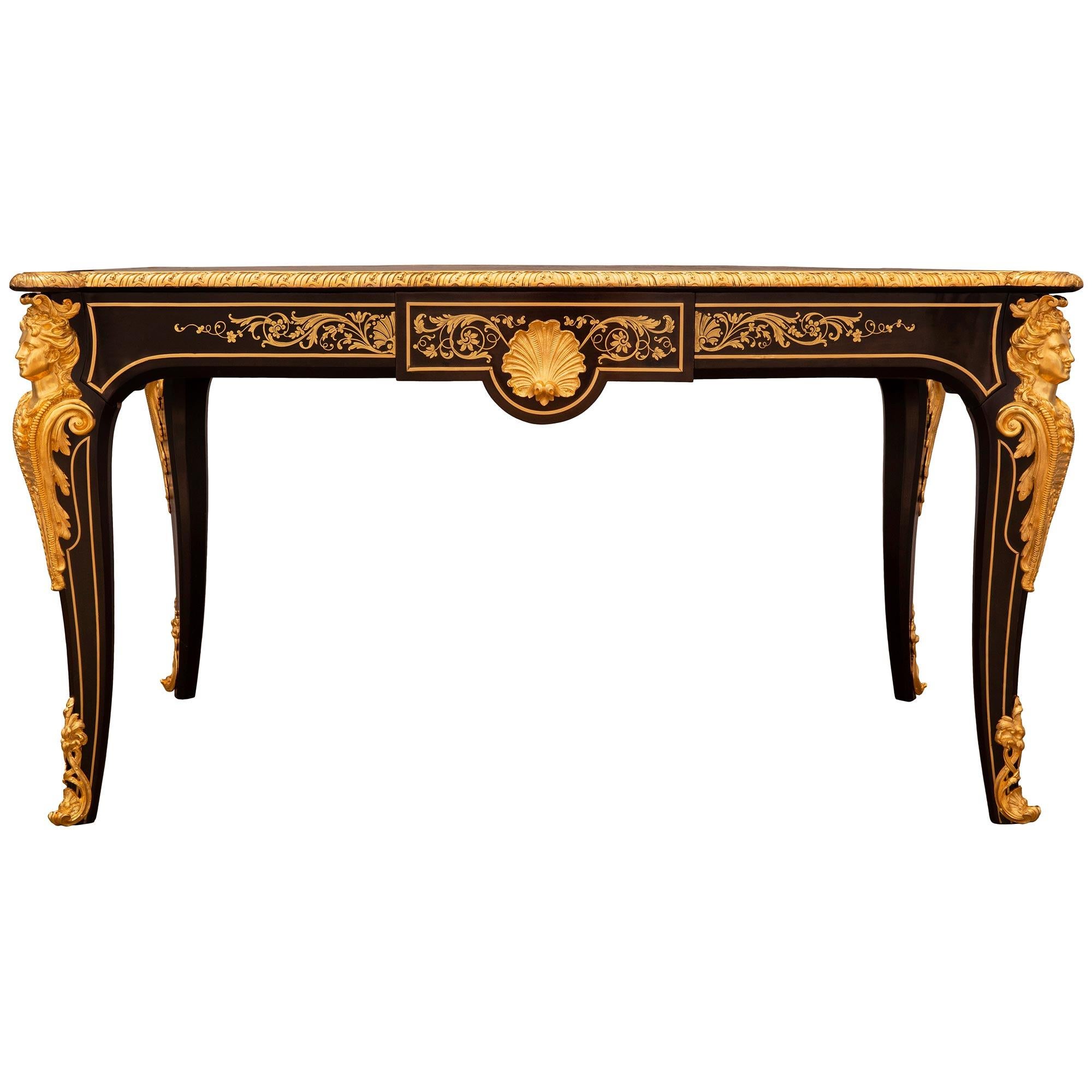 Ottone Scrivania francese del XIX secolo del periodo Napoleone III in ebano, ottone e ormolu in vendita