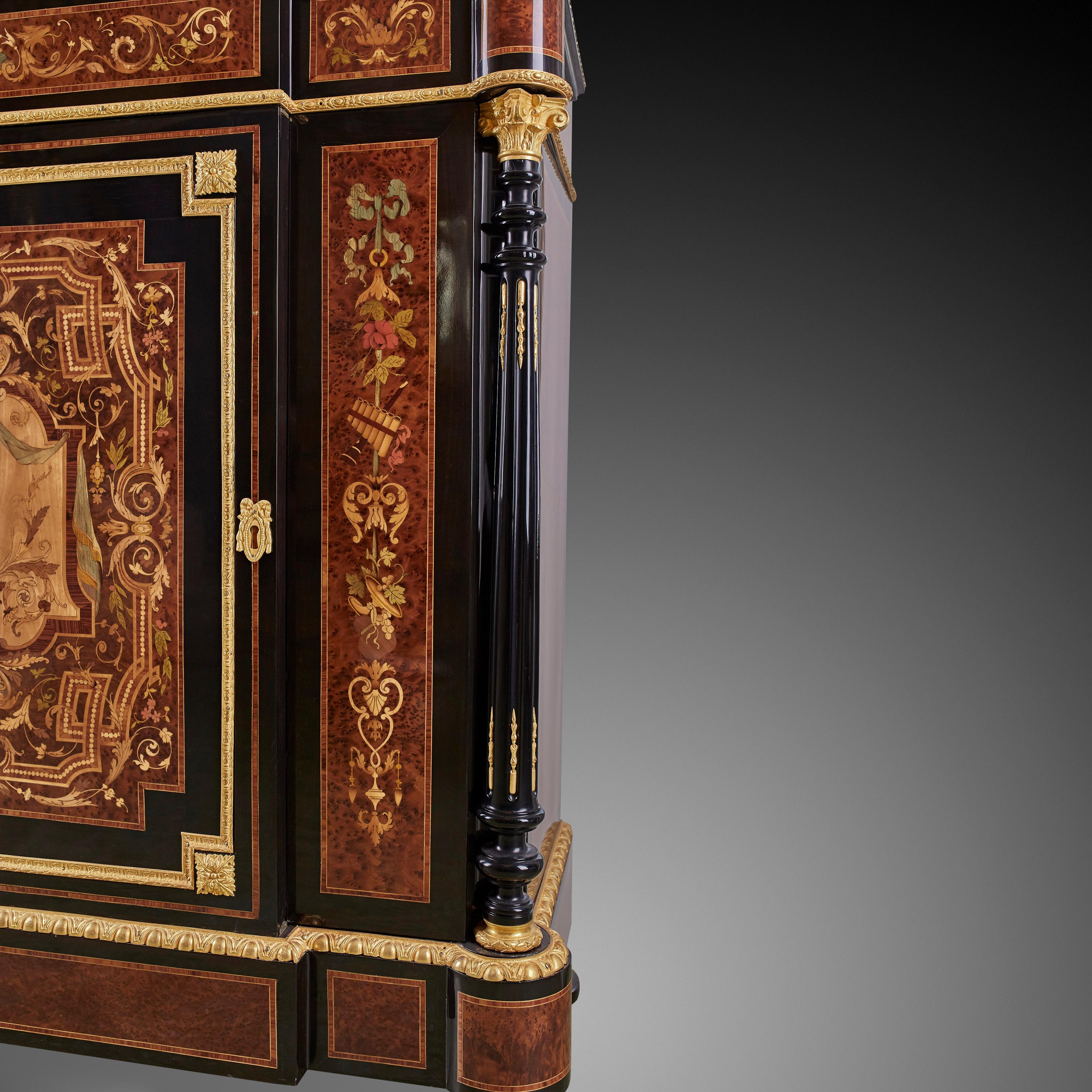 French 19th Century Napoleon III Period Exotic Wood Cabinet In Good Condition For Sale In Warsaw, PL