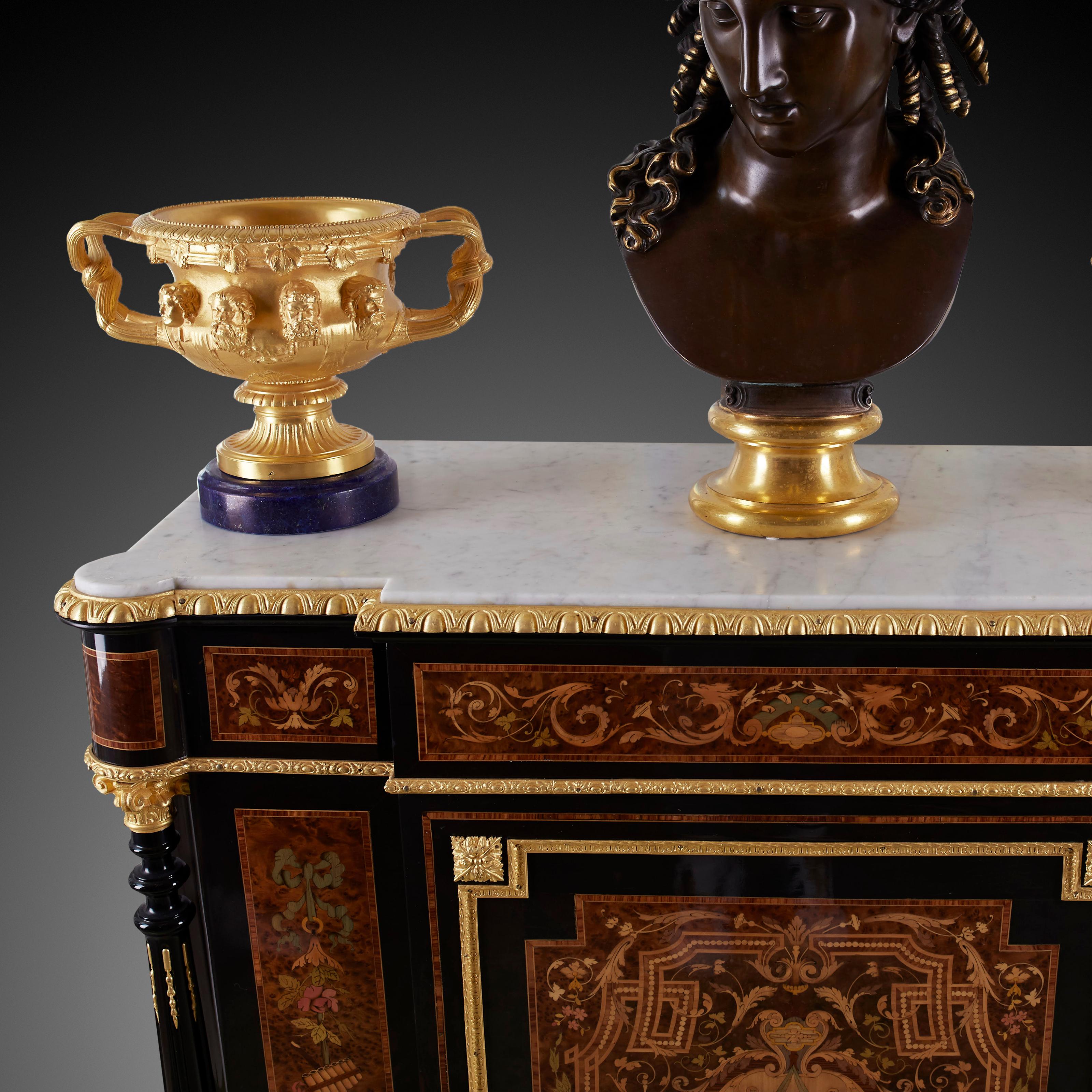 Exotisches Holzschrank aus der Zeit Napoleons III. des 19. Jahrhunderts im Angebot 1