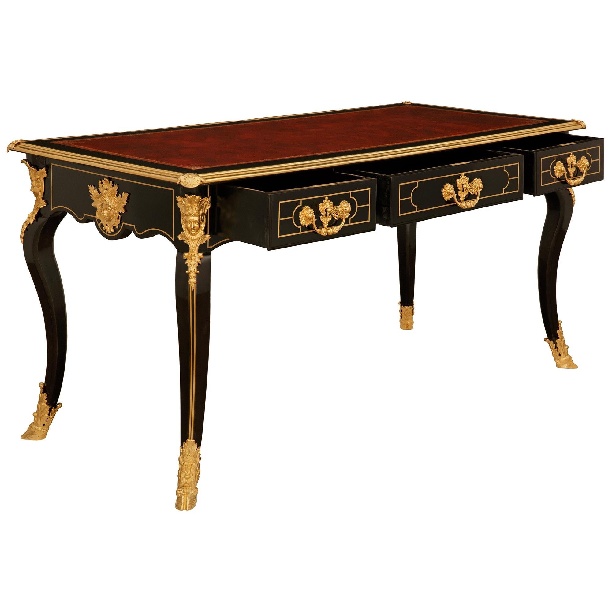 Scrivania francese del XIX secolo del periodo di Napoleone III in legno di frutto e ormolu In condizioni buone in vendita a West Palm Beach, FL