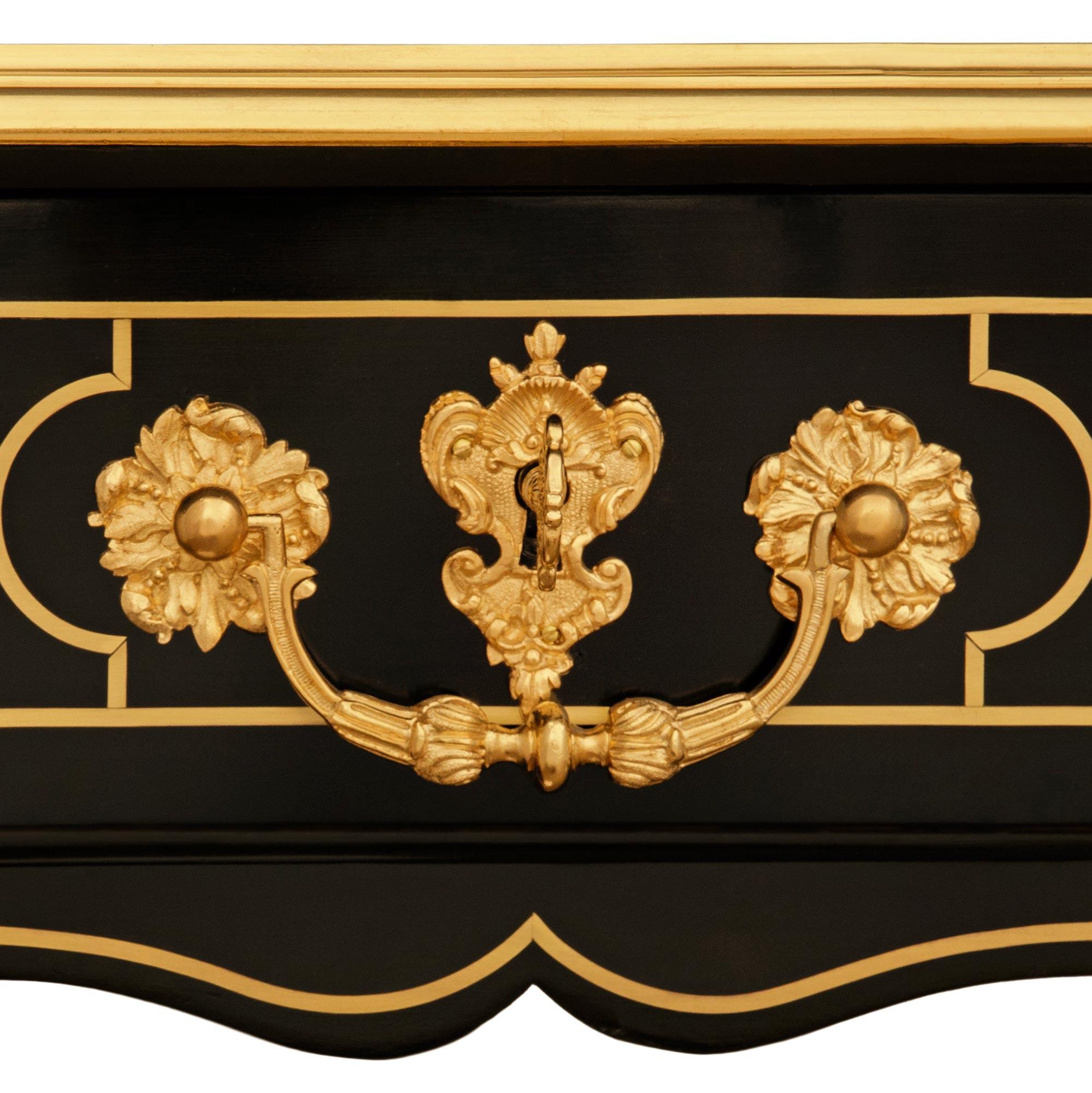 Scrivania francese del XIX secolo del periodo di Napoleone III in legno di frutto e ormolu in vendita 3