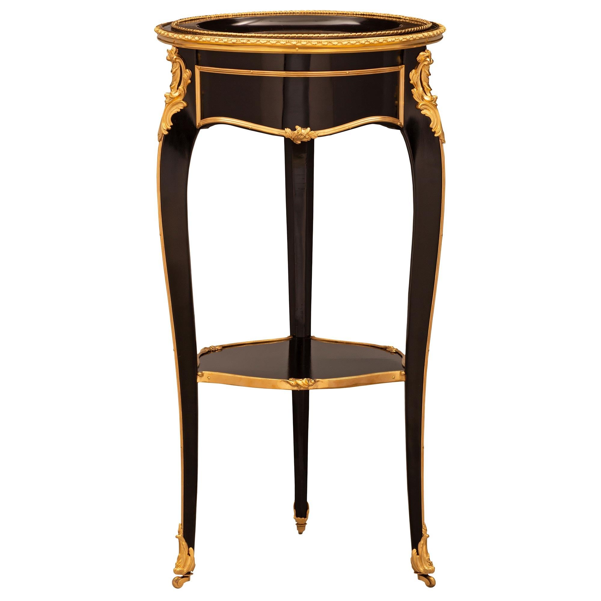 French 19th Century Napoleon III Period Japanese Black Lacquer Side Table In Good Condition For Sale In West Palm Beach, FL