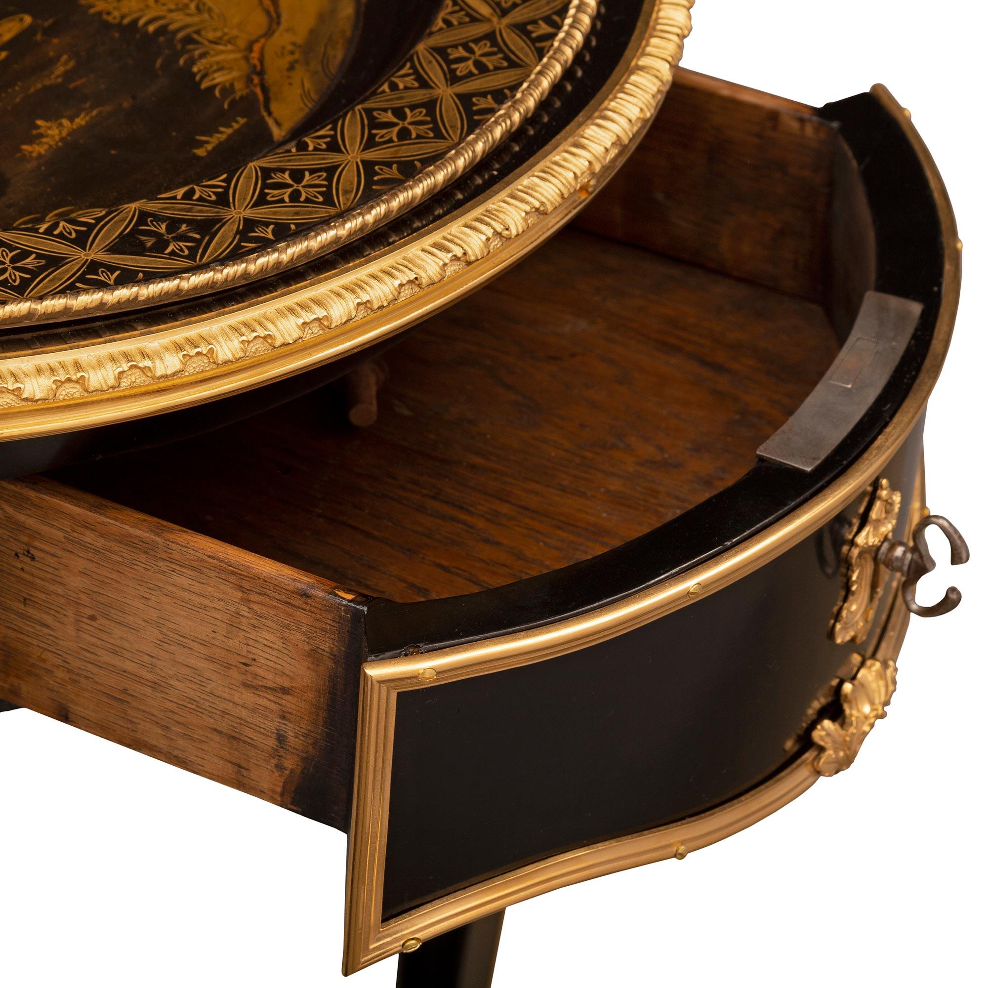 Table d'appoint française du 19ème siècle en laque noire japonaise d'époque Napoléon III en vente 1