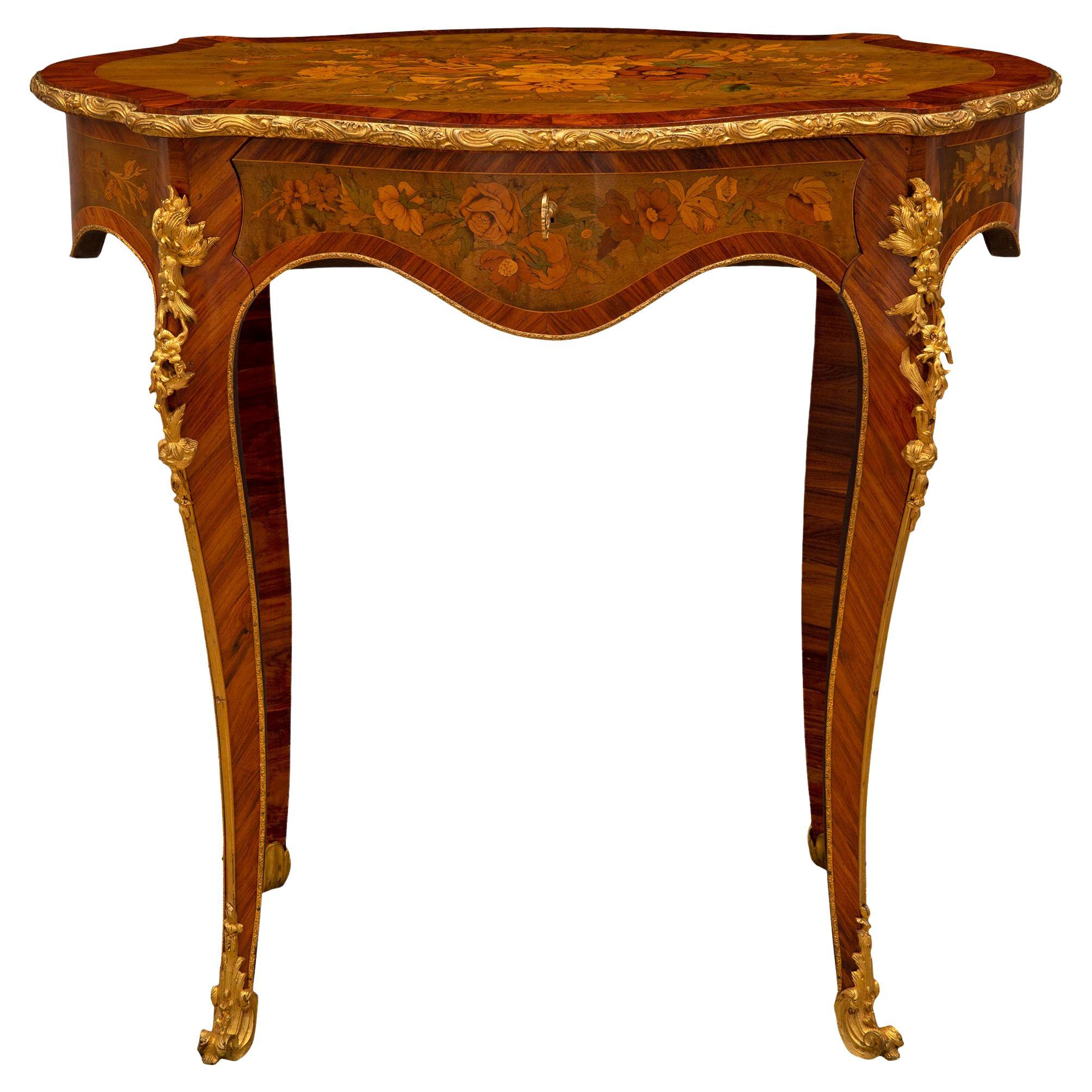 Table à écrire d'appoint française d'époque Napoléon III du 19ème siècle, style Louis XV