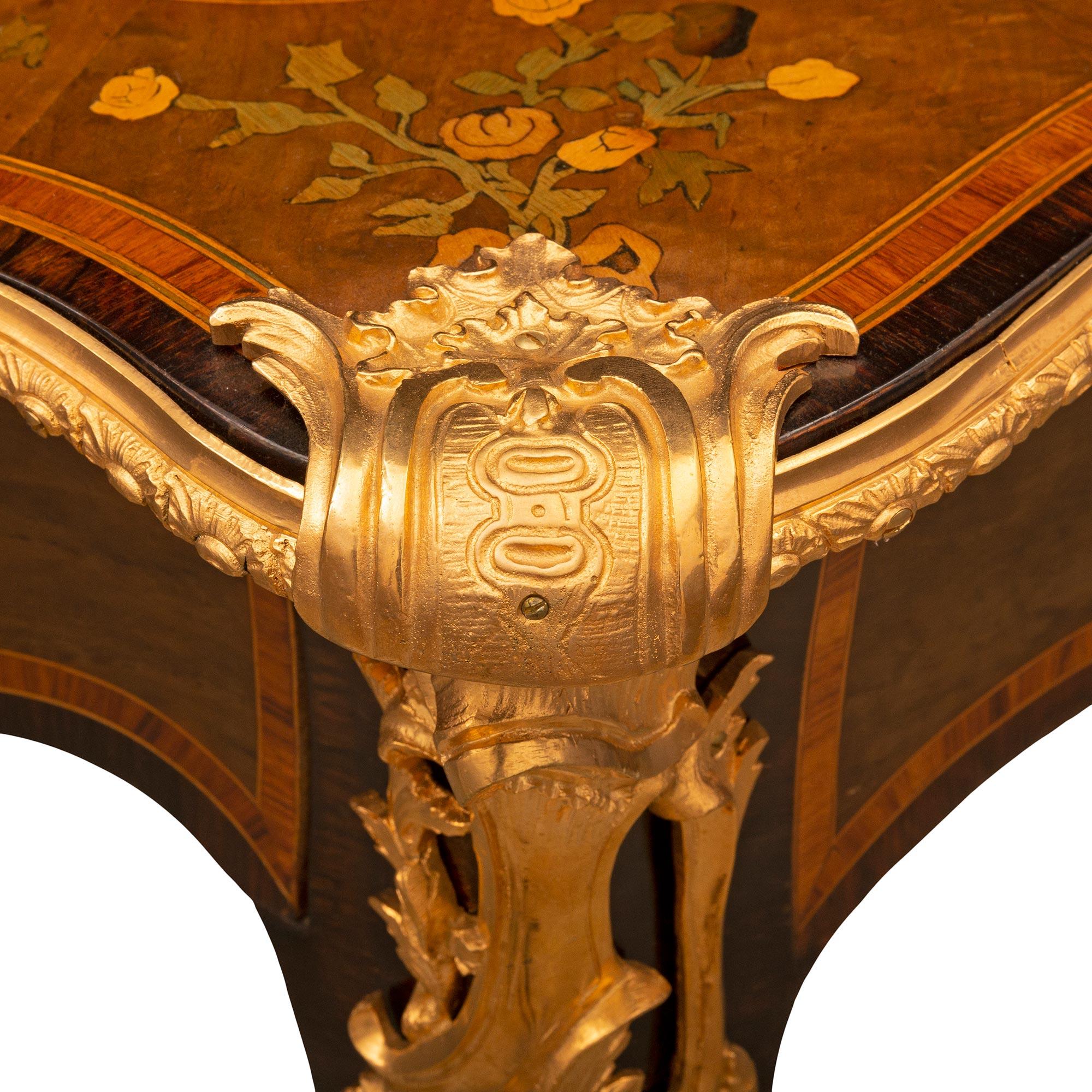 Table centrale française du XIXe siècle de style Louis XV d'époque Napoléon III en vente 1
