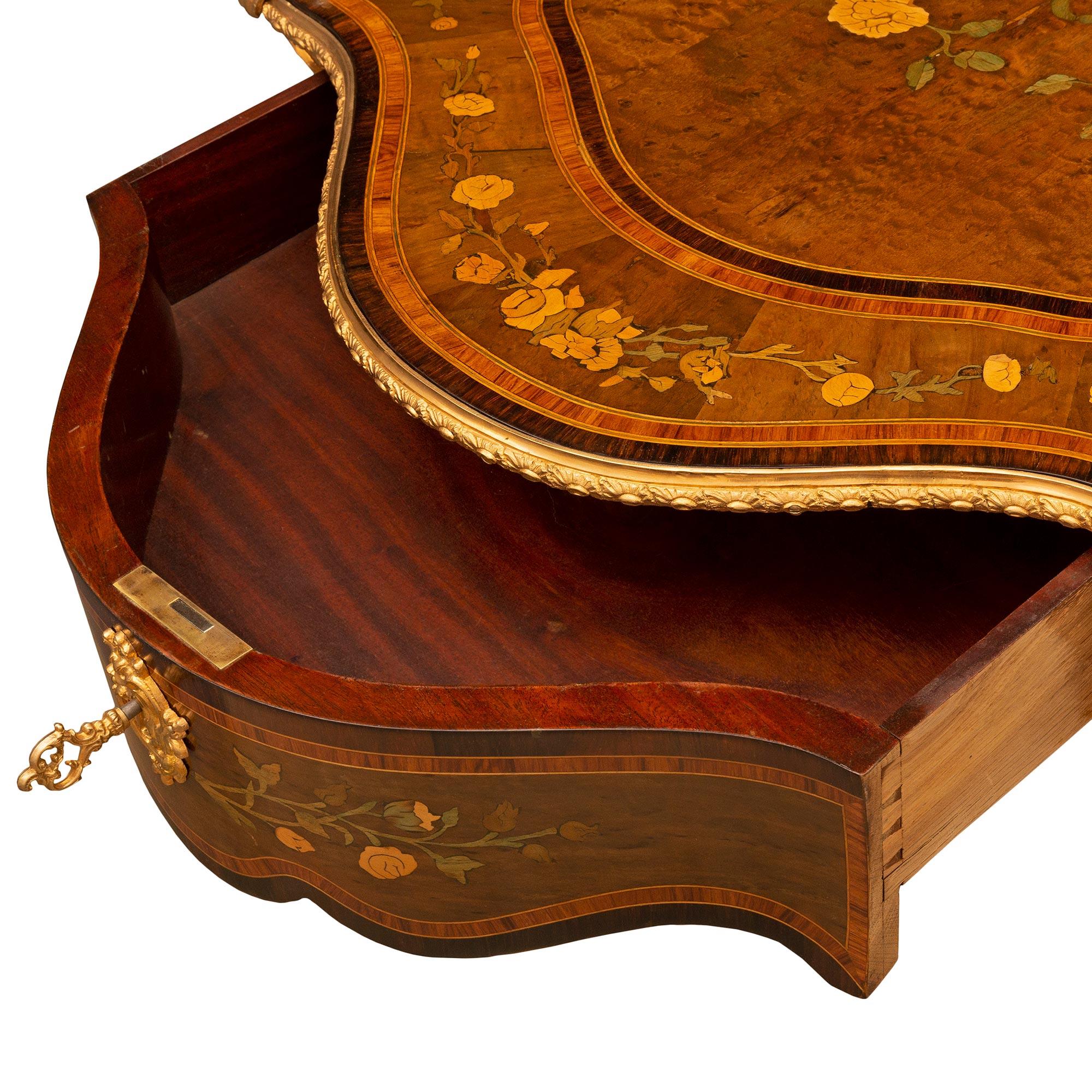 Table centrale française du XIXe siècle de style Louis XV d'époque Napoléon III en vente 4