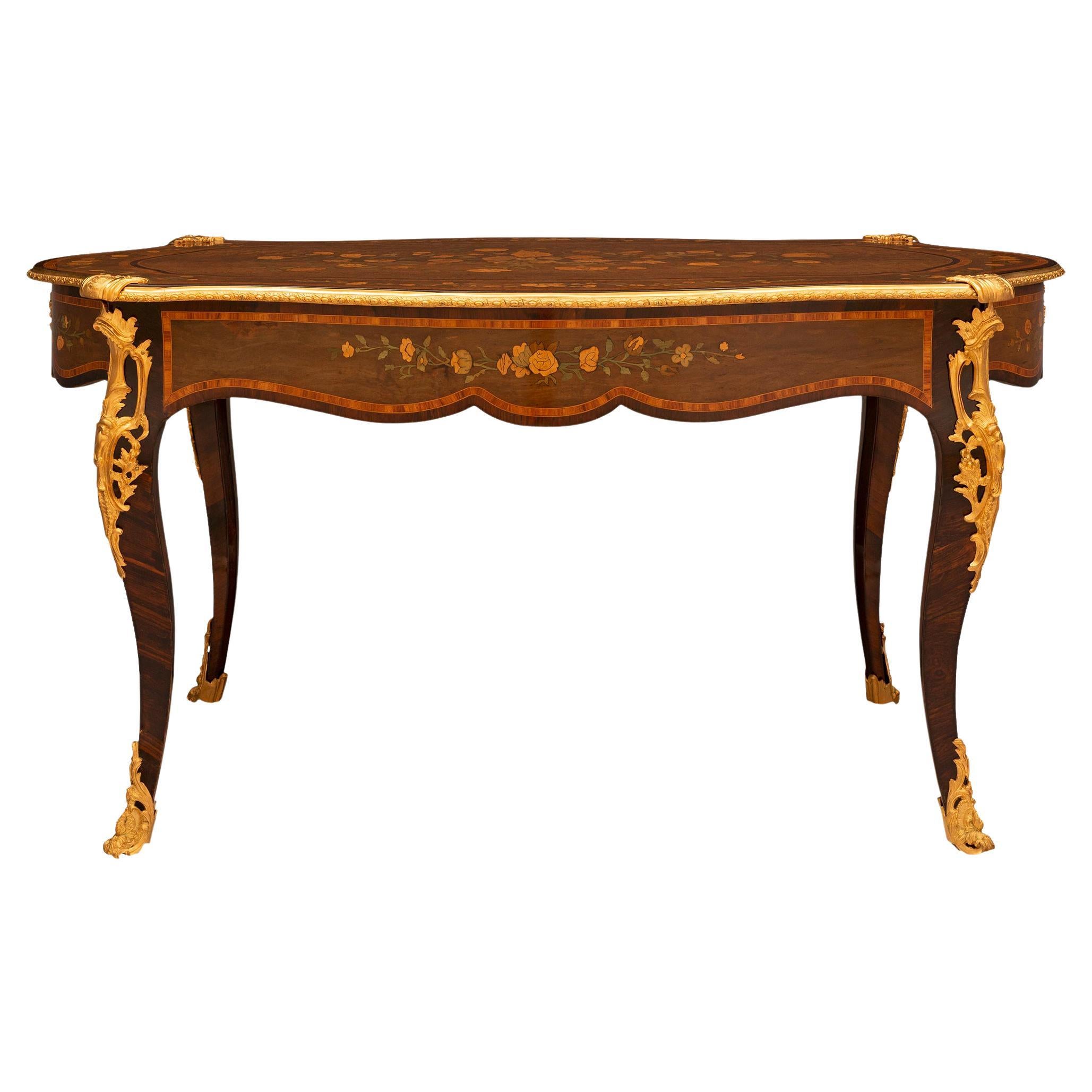 Table centrale française du XIXe siècle de style Louis XV d'époque Napoléon III en vente