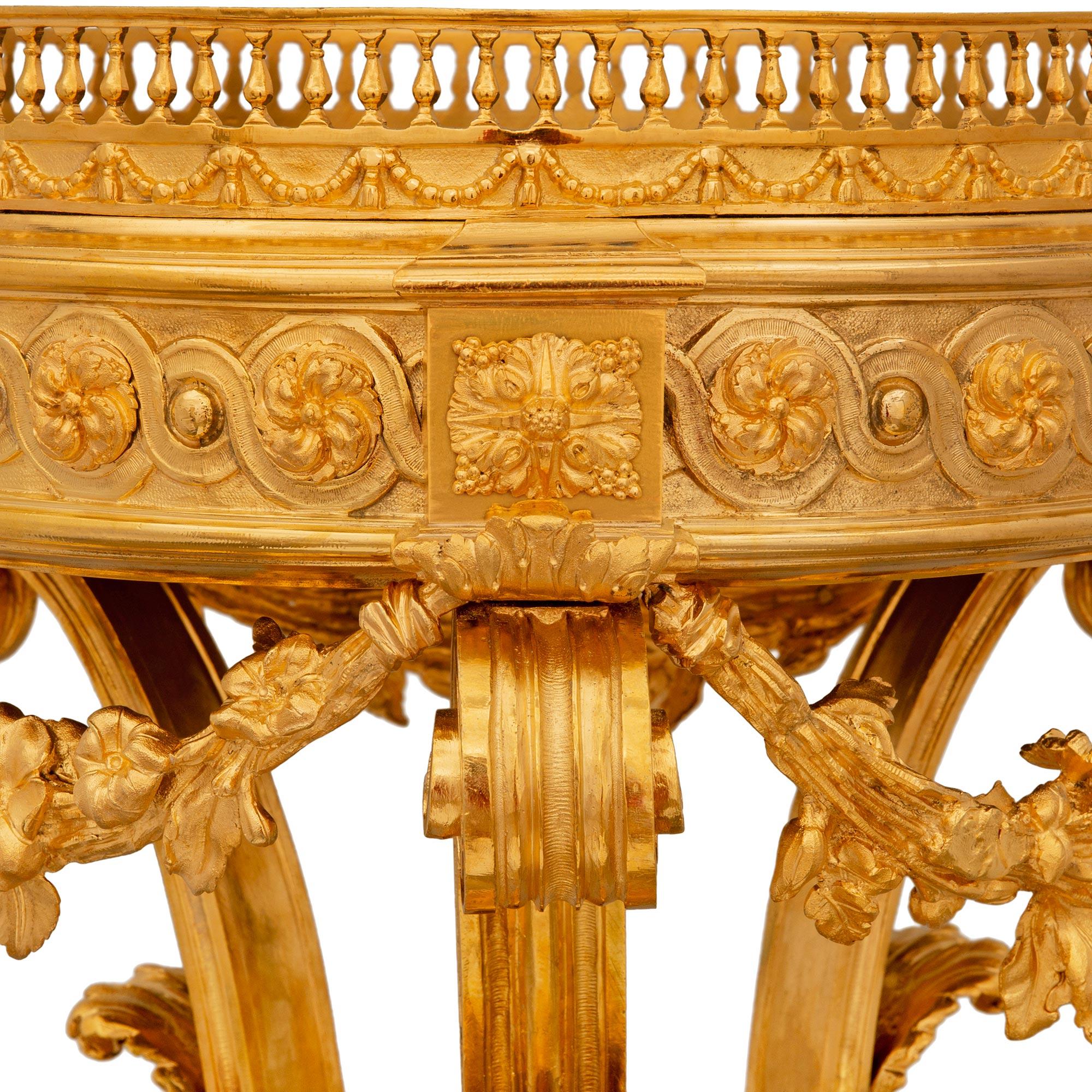 Similoro Fioriera in ormolu francese del XIX secolo, periodo Napoleone III, stile Luigi XVI in vendita