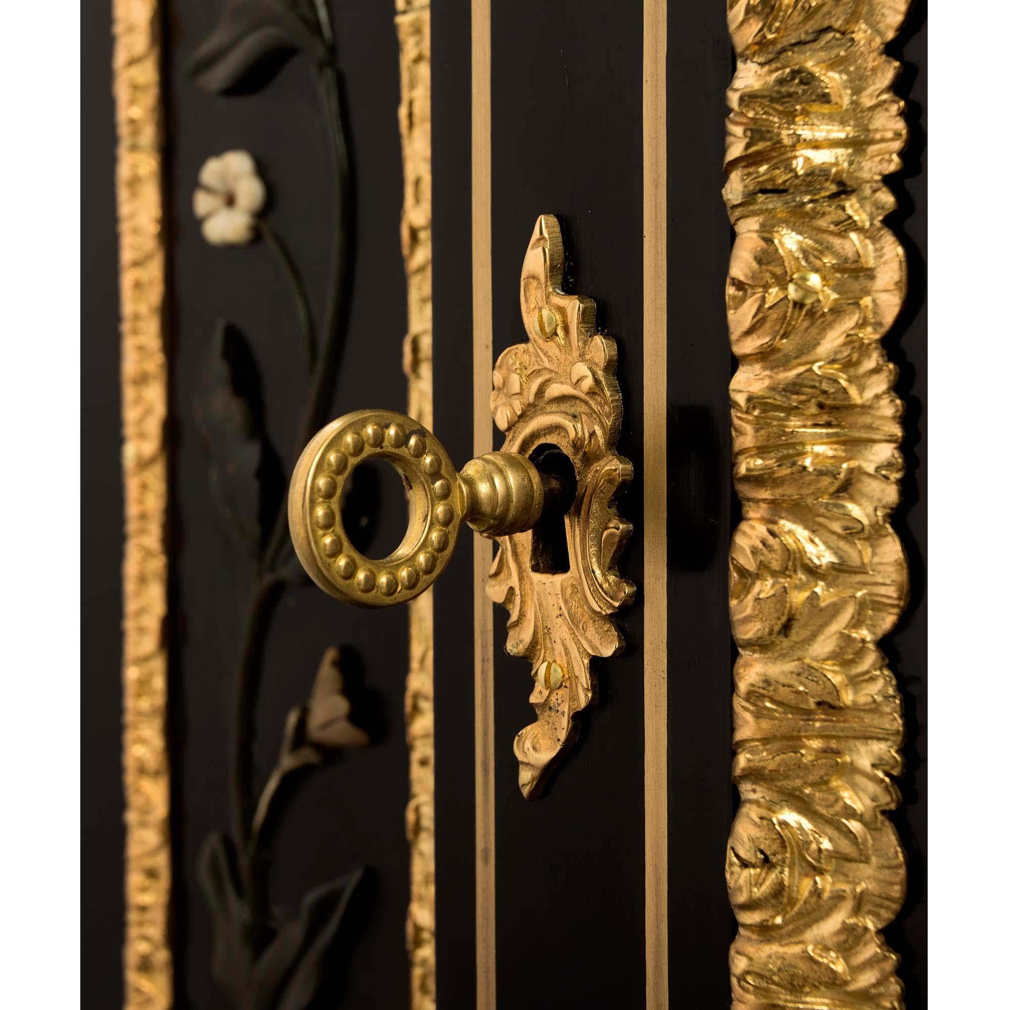 Französischer Schrank aus Goldbronze und Marmor aus der Zeit Napoleons III. im 19. Jahrhundert im Angebot 6
