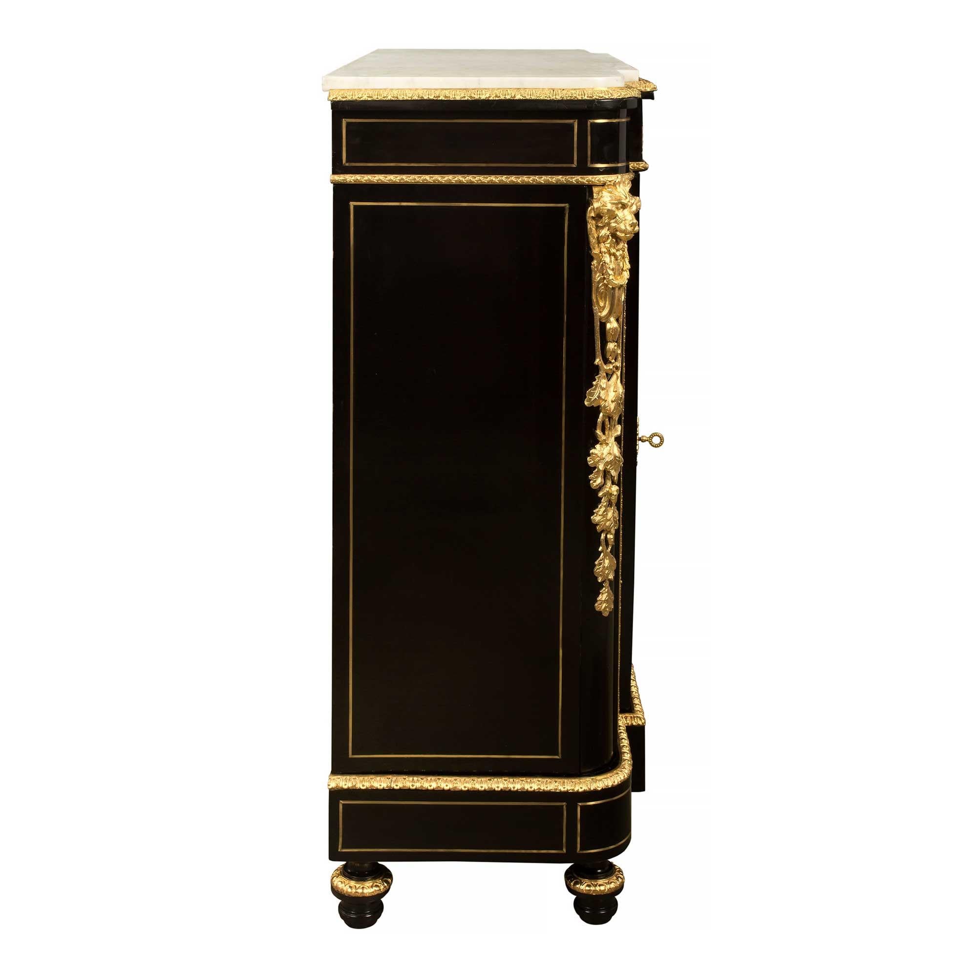 French 19th Century Napoleon III Period Ormolu and Marble Cabinet For Sale 1