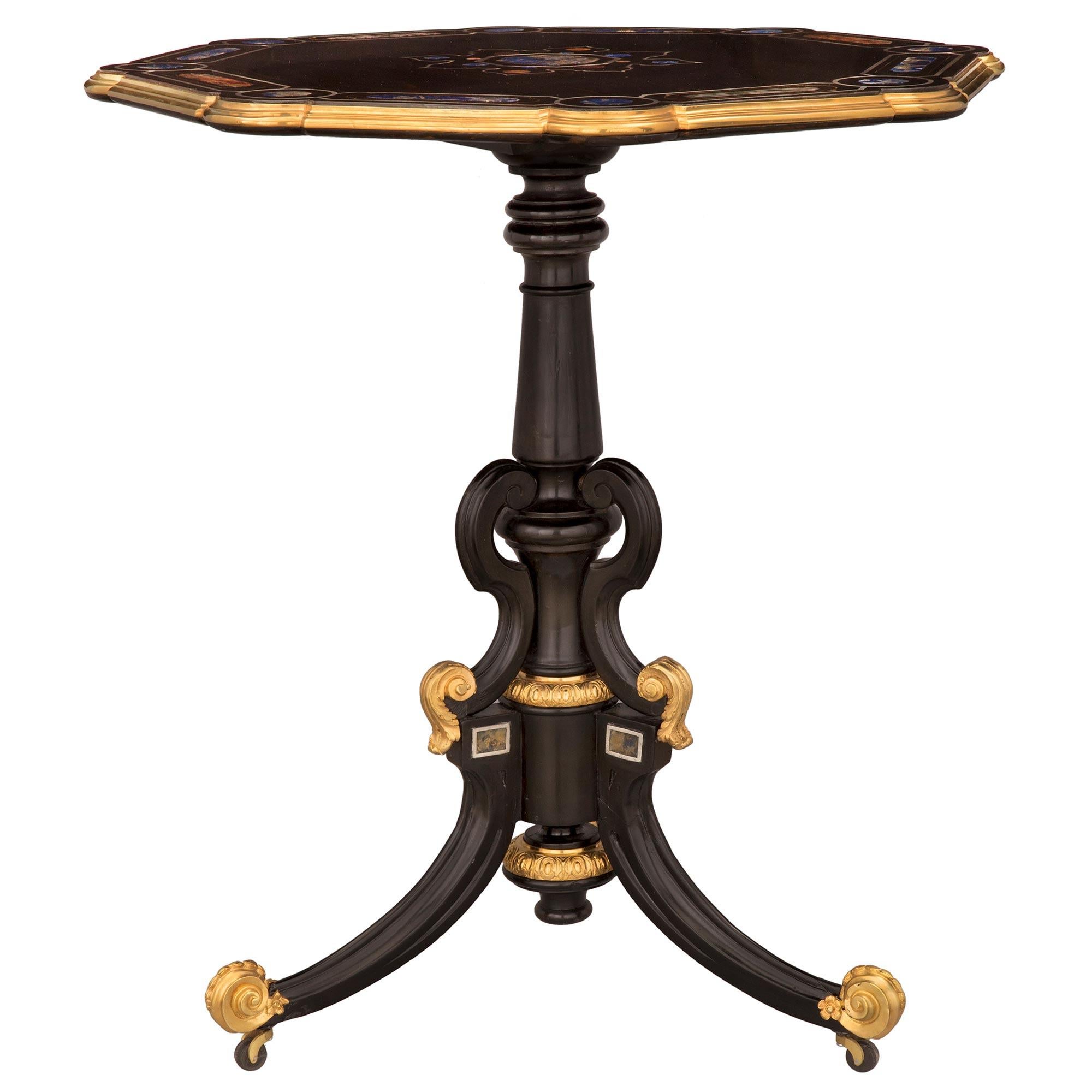 Français Table d'appoint française d'époque Napoléon III du 19ème siècle en vente