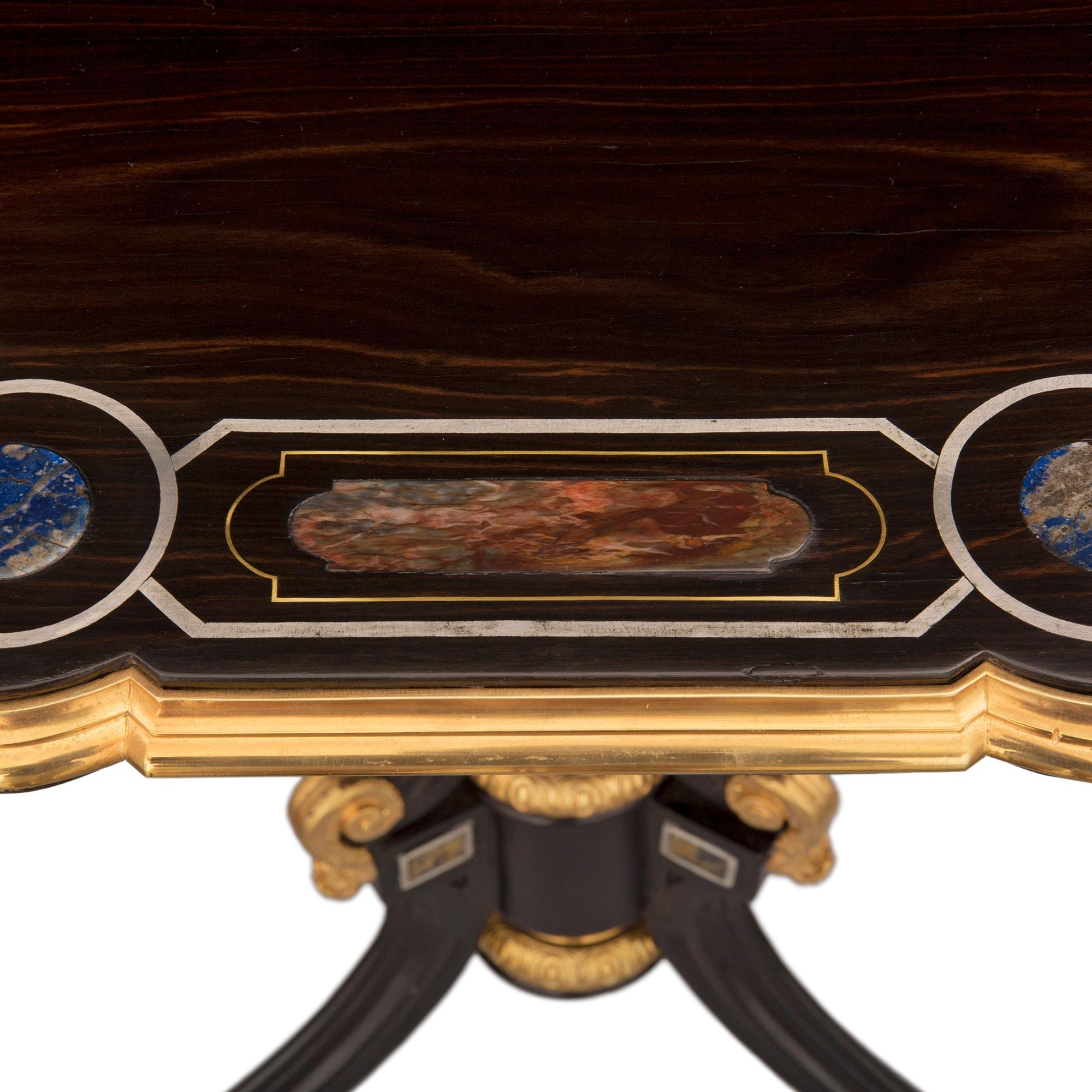 Table d'appoint française d'époque Napoléon III du 19ème siècle Bon état - En vente à West Palm Beach, FL