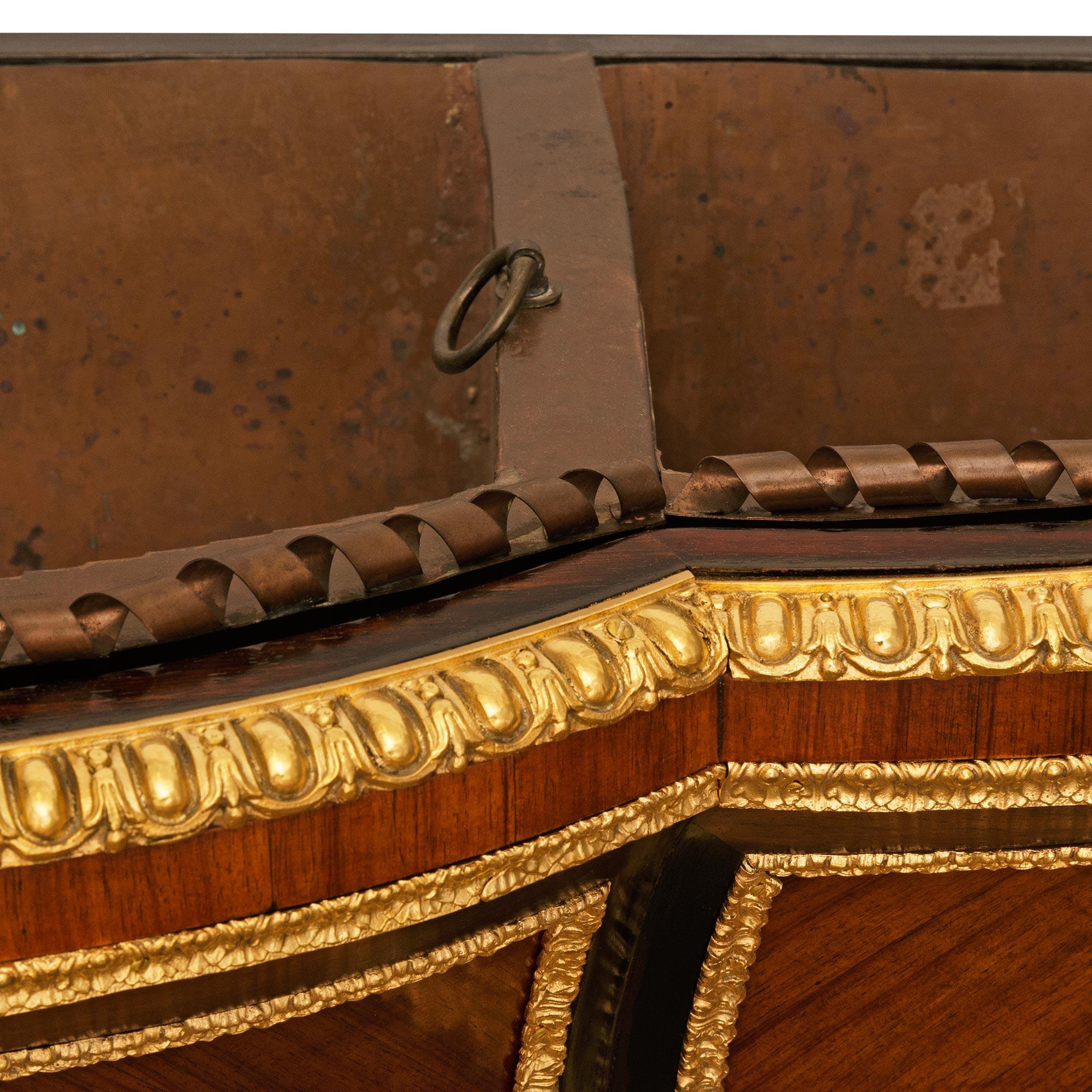 Fioriera francese del XIX secolo del periodo Napoleone III in Wood, porcellana e ormolu in vendita 3