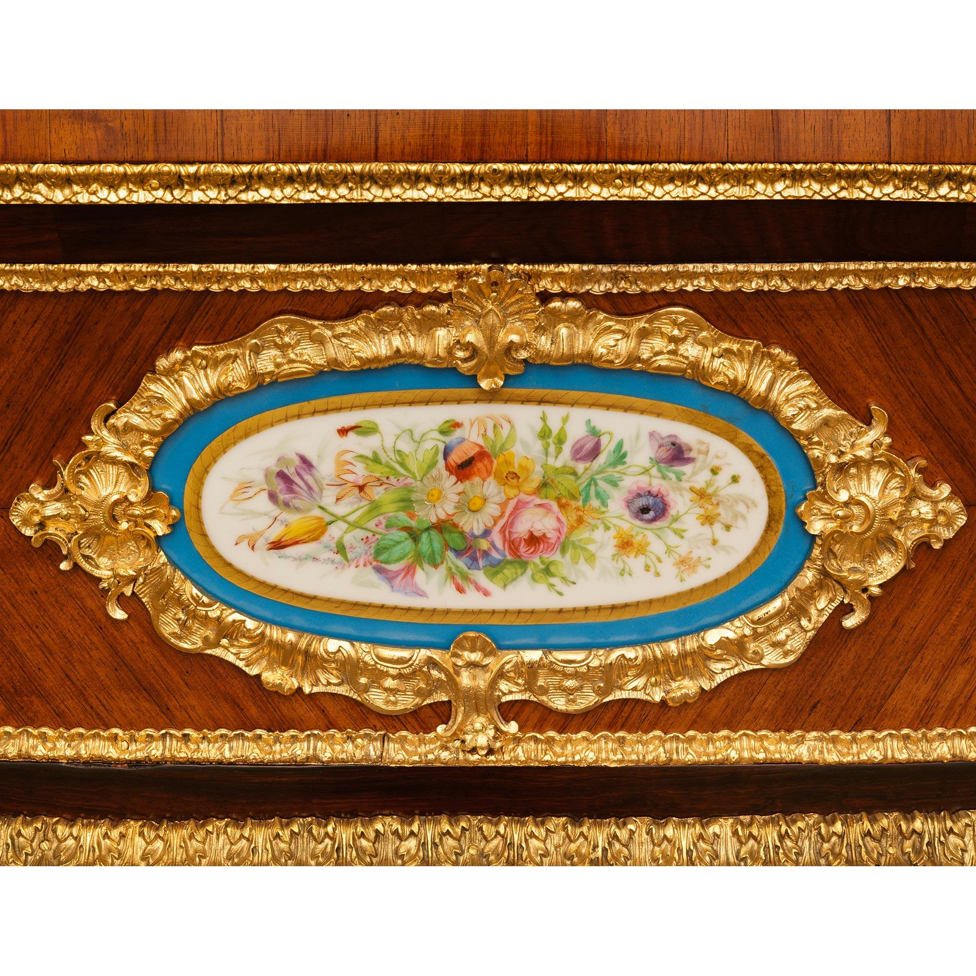 Fioriera francese del XIX secolo del periodo Napoleone III in Wood, porcellana e ormolu in vendita 4